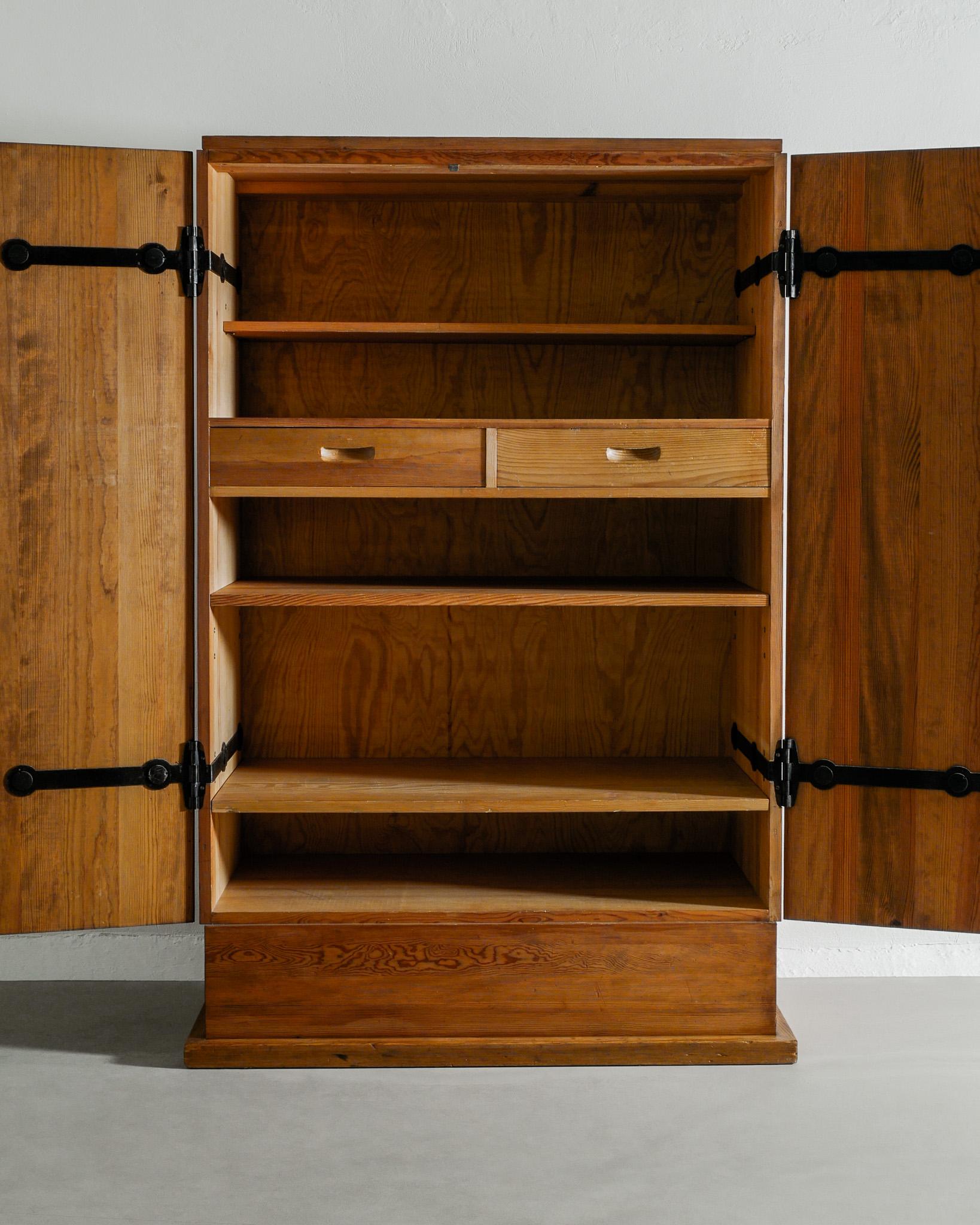 Armadio svedese in legno 