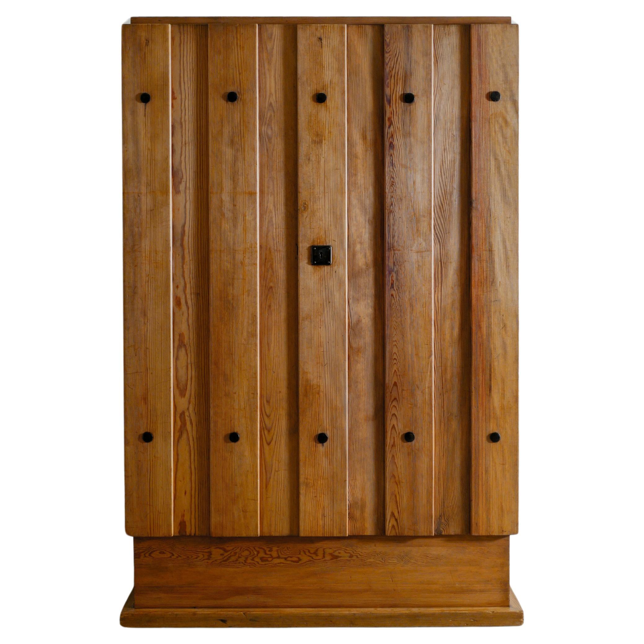 Armadio svedese in legno "Lovö" di Axel Einar Hjort & Nordiska Kompaniet 1932 in vendita