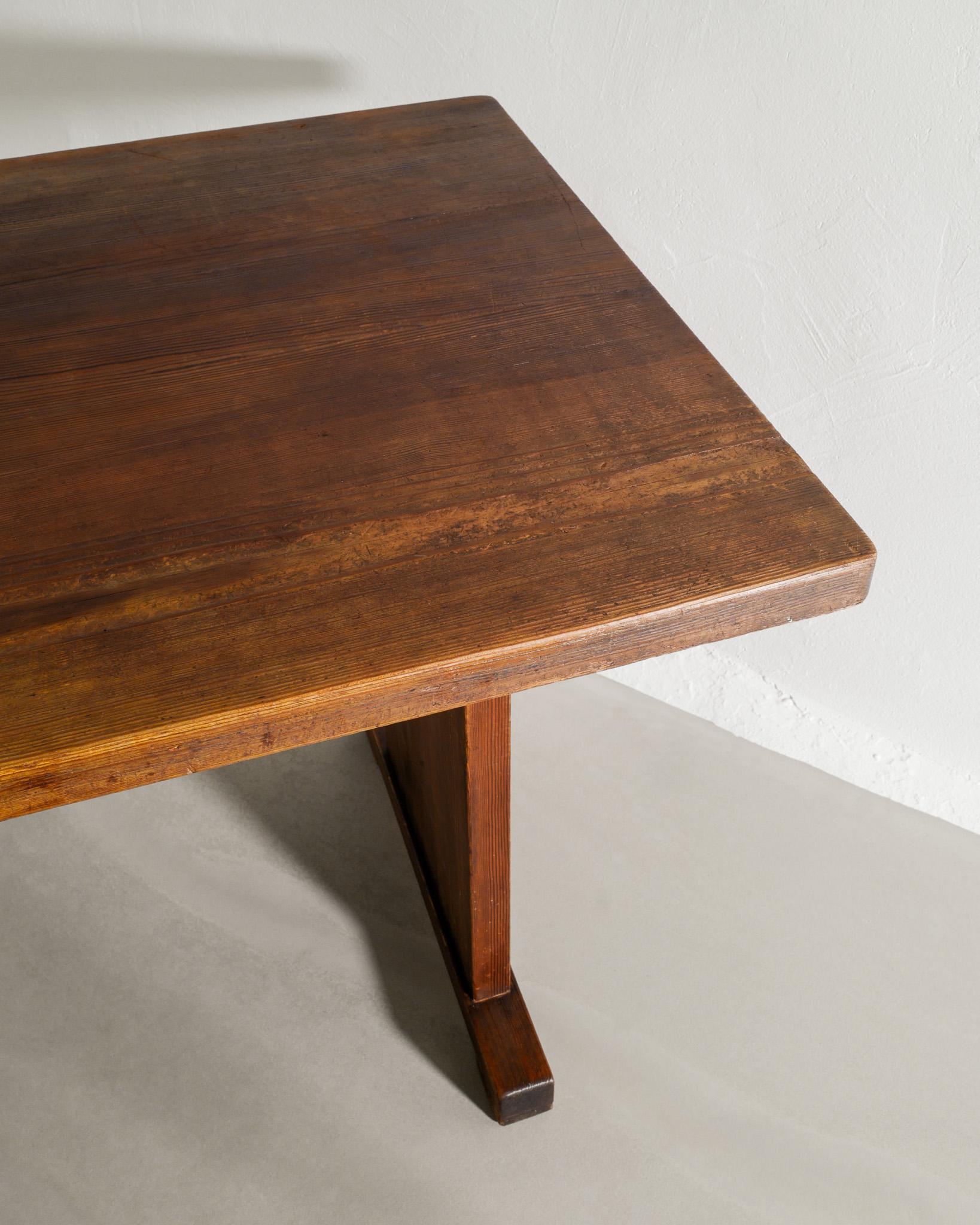 Schwedischer Holztisch aus Kiefernholz im Stil von Axel Einar Hjorth, hergestellt in Schweden 1930er Jahre (Mitte des 20. Jahrhunderts)