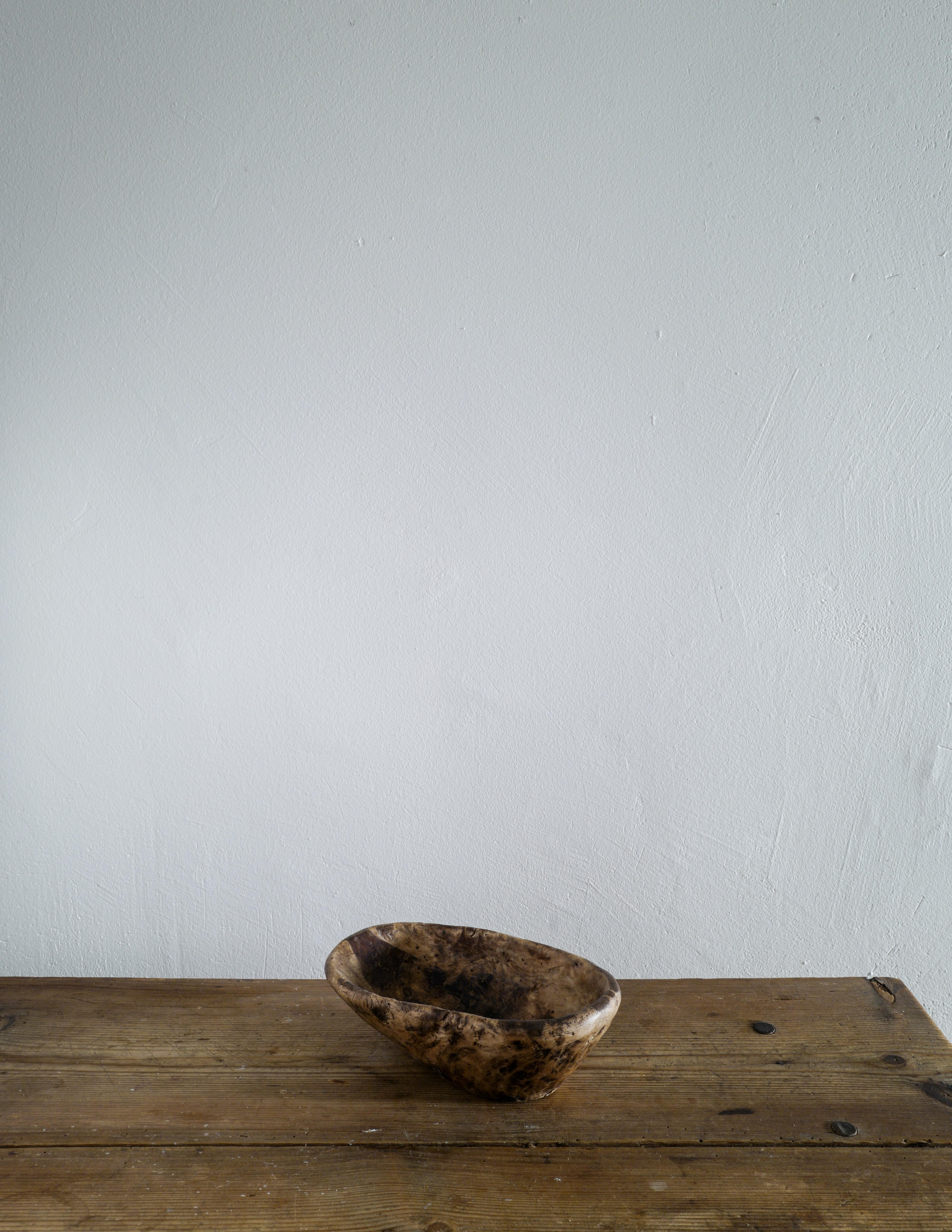 Folk Art Swedish Wooden Root Bowl in a Brutalist and Wabi Sabi Style, Early 1800s