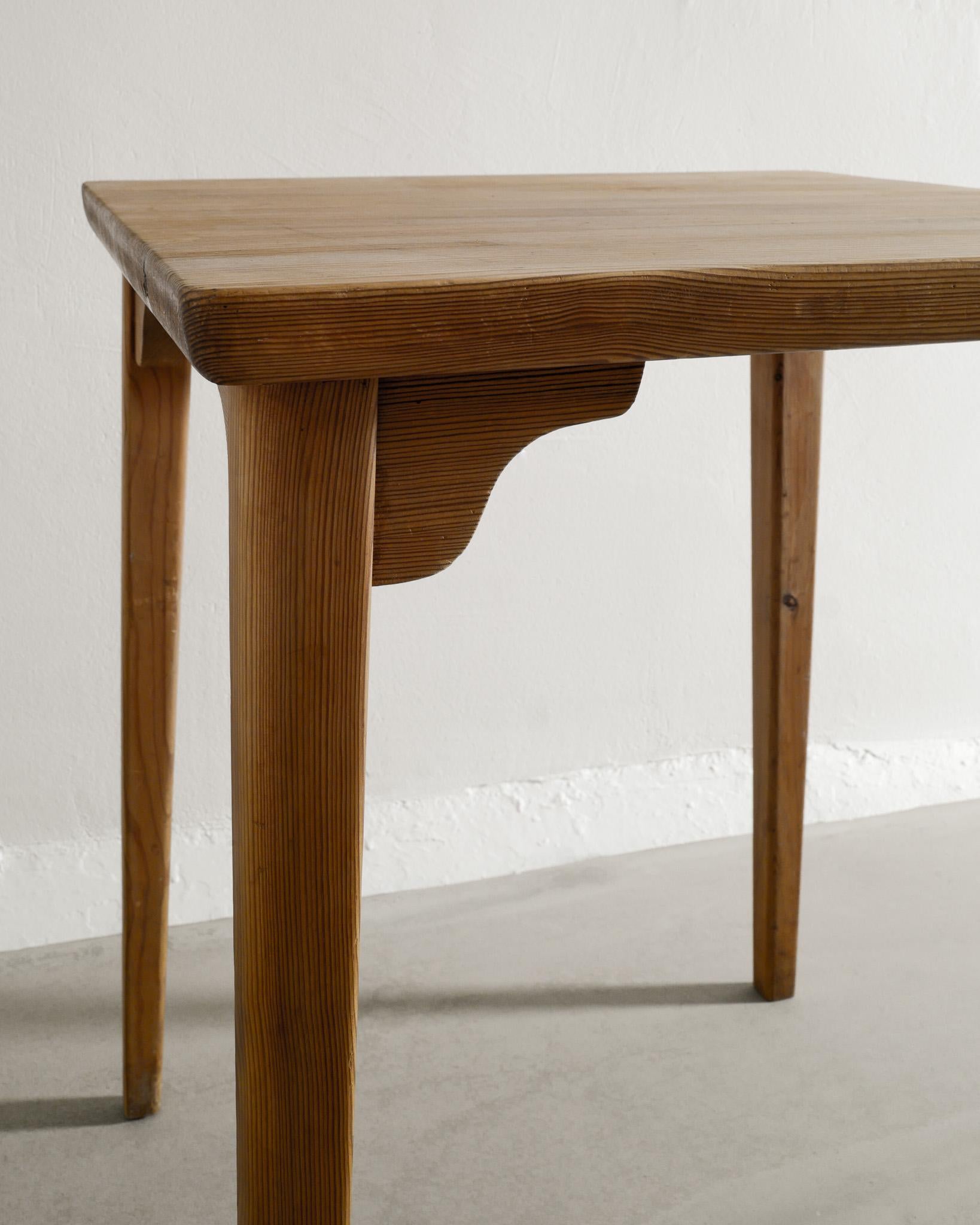 Mid-20th Century Swedish Wooden Side Dining Table in Pine Produced by Nordiska Kompaniet, 1940s For Sale