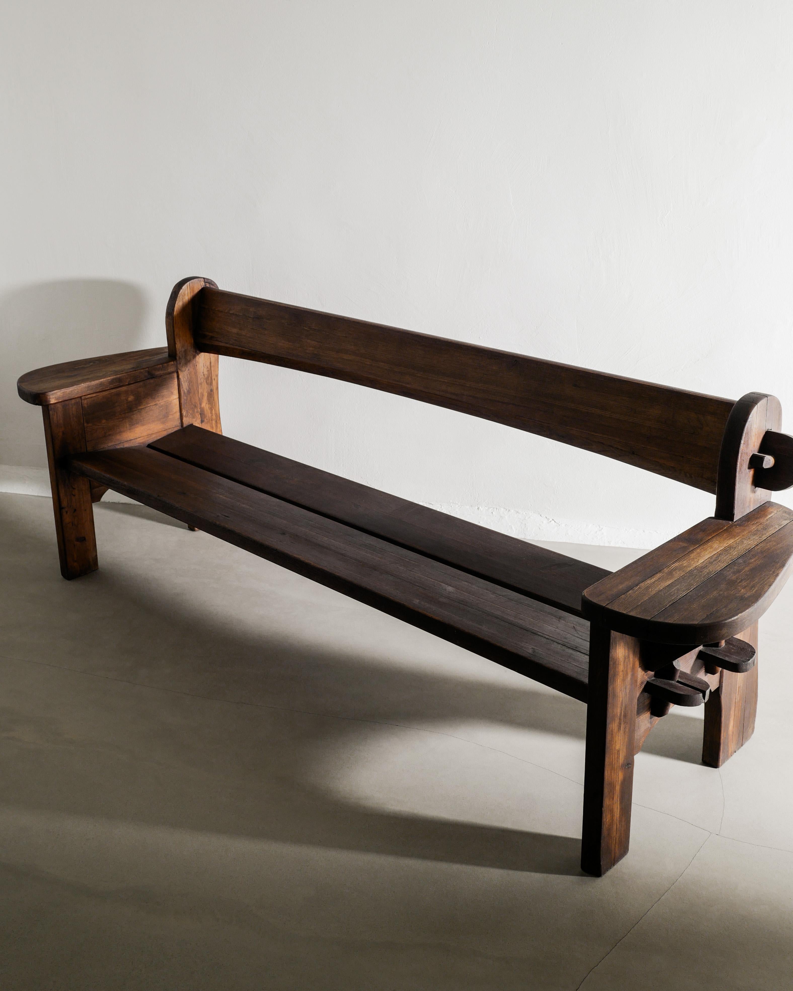 Swedish Wooden Sofa in Dark Brown Pine by David Rosén & Nordiska Kompaniet 1940s In Good Condition For Sale In Stockholm, SE
