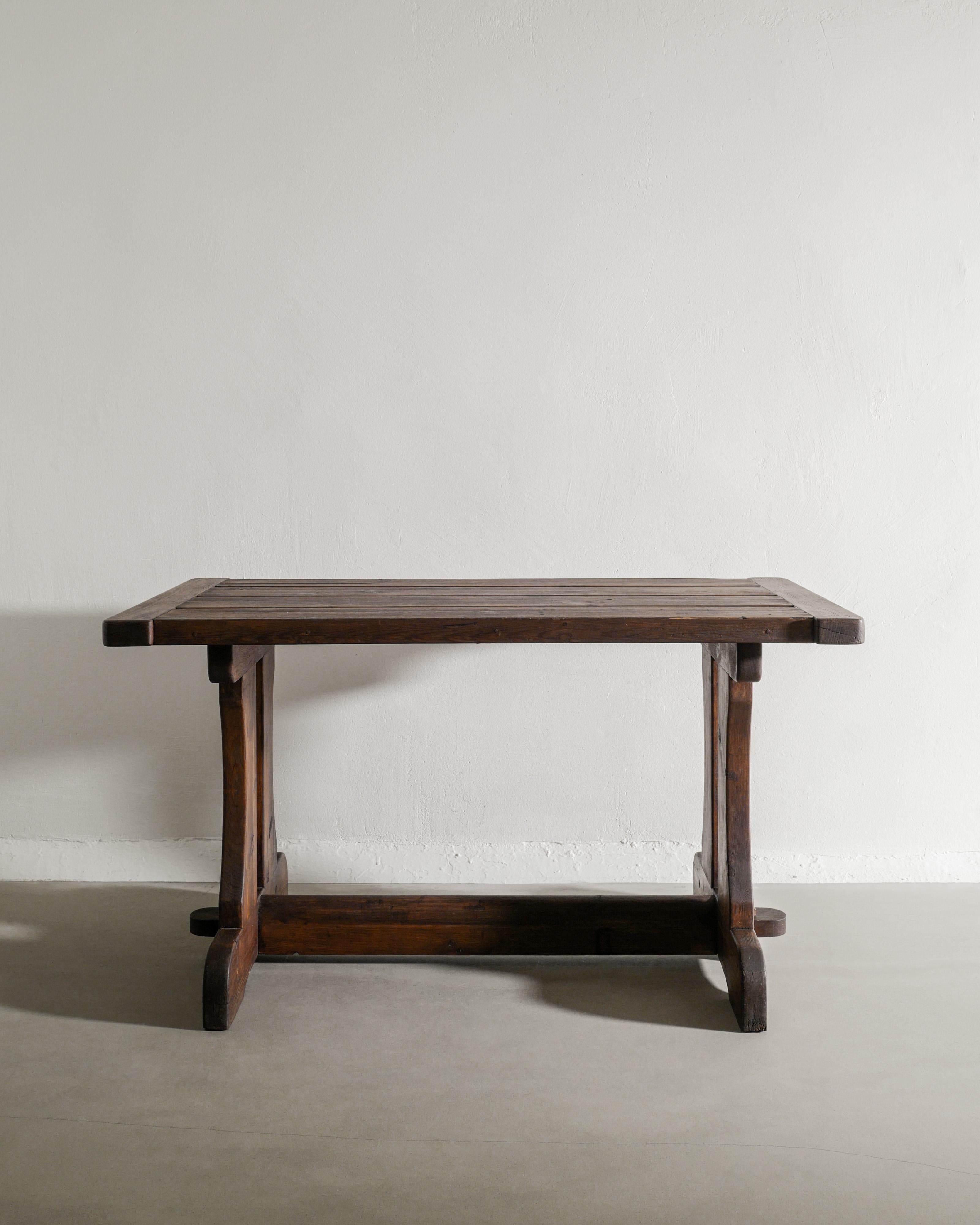 Swedish Wooden Sofa in Dark Brown Table by David Rosén & Nordiska Kompaniet 1940 In Good Condition For Sale In Stockholm, SE