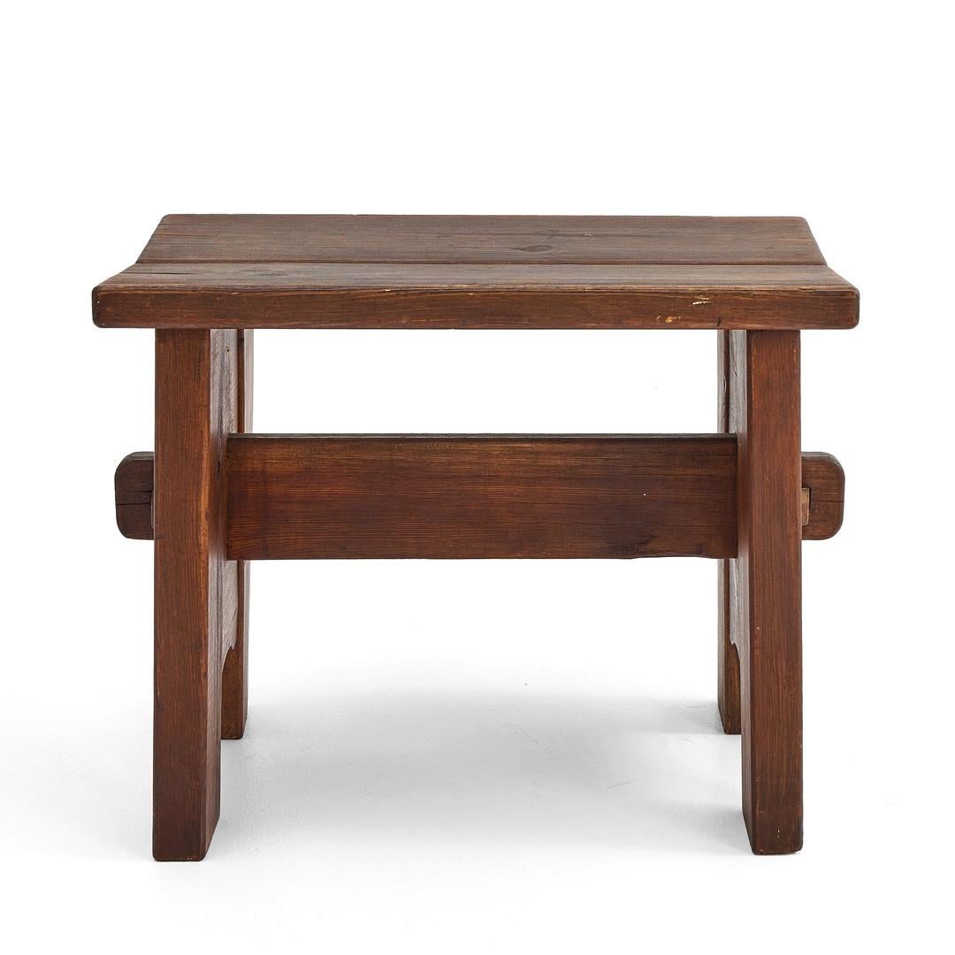 Tabouret suédois en pin brun foncé par David Rosén et Nordiska Kompaniet 1940 Bon état - En vente à Stockholm, SE