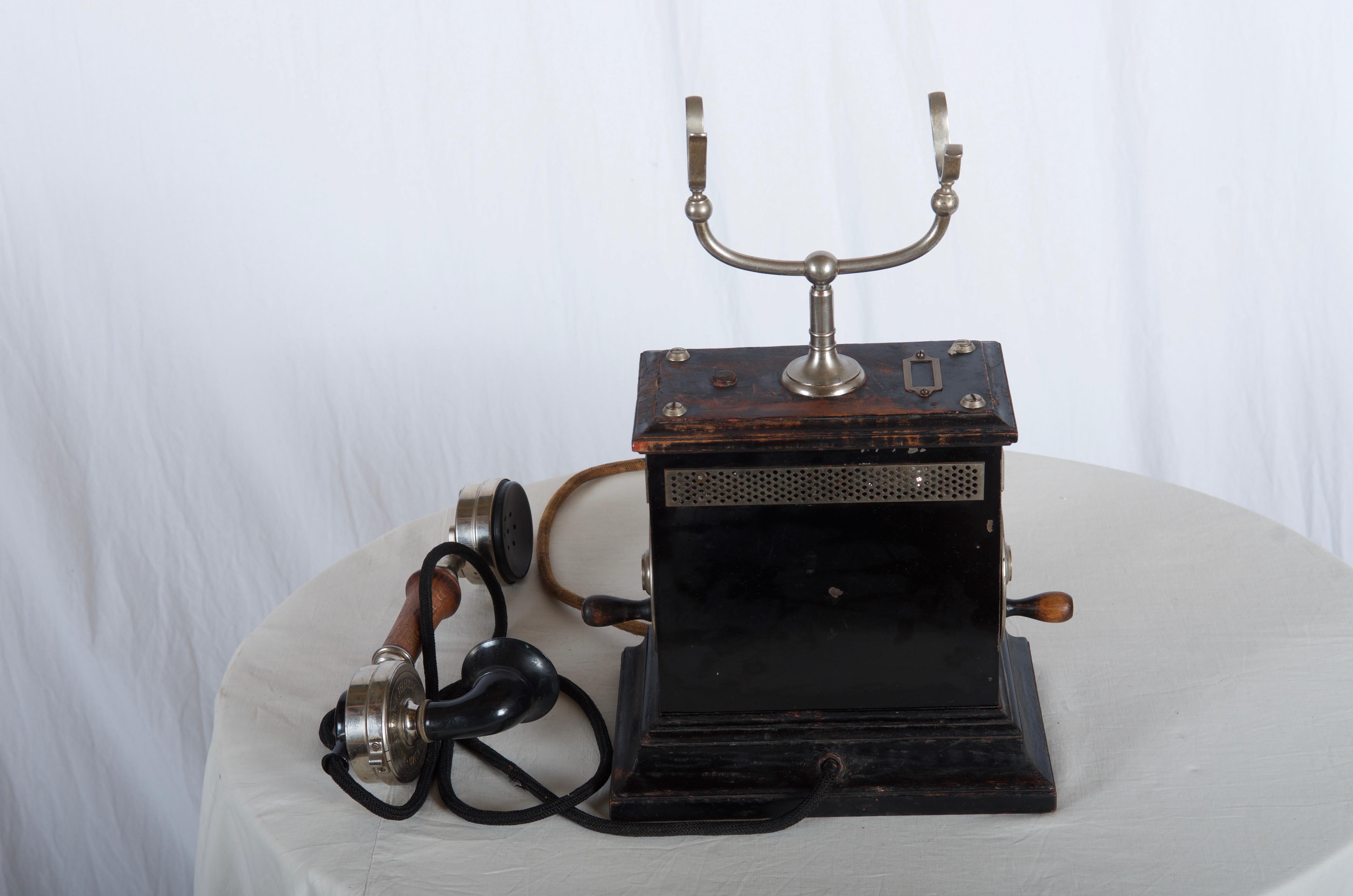 Swedish Wooden Table Phone In Good Condition For Sale In Vienna, AT