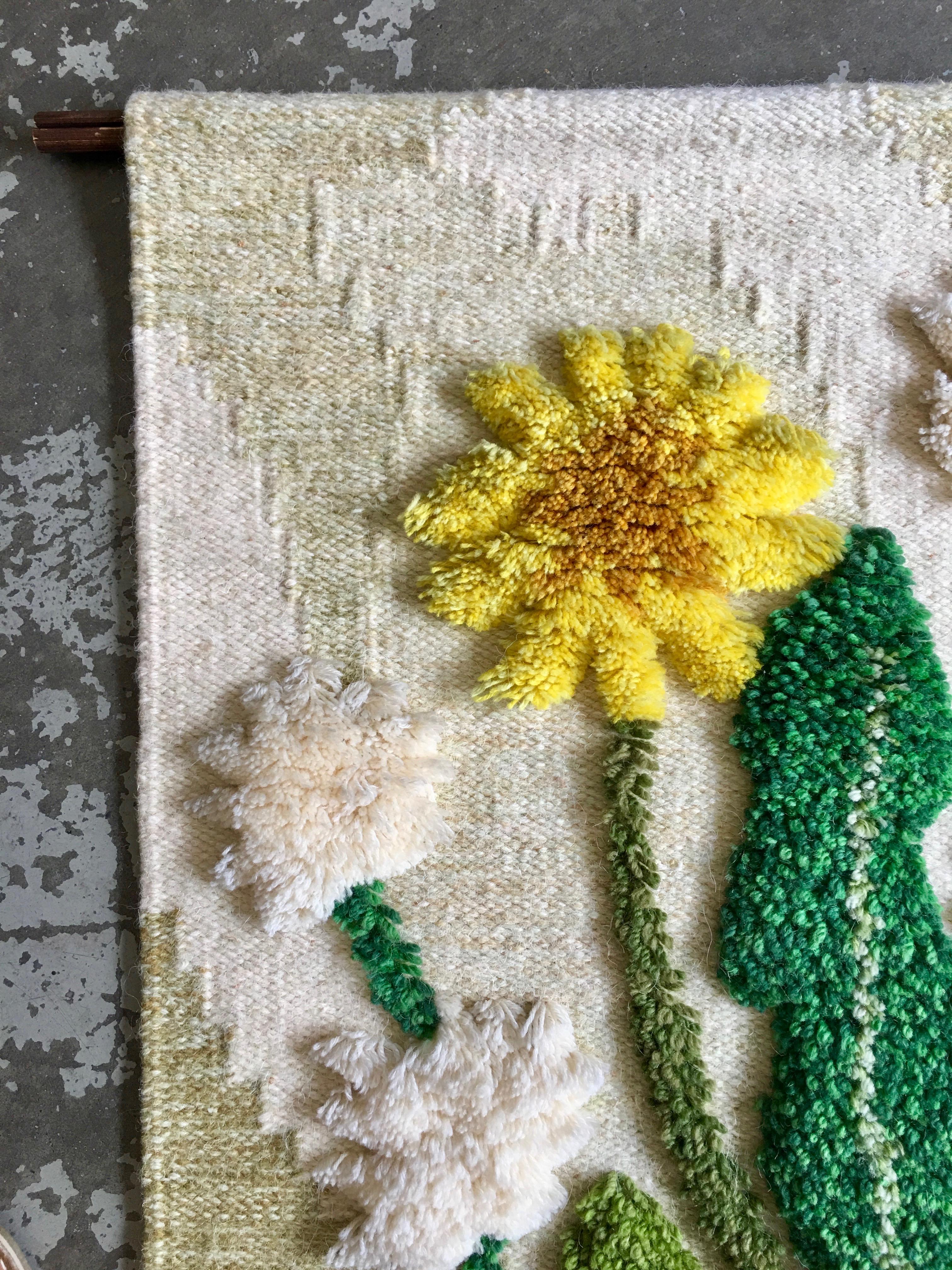 Swedish Wool Flat Weave Wallhanging by Ulla Parkdal Depicting Dandelions In Good Condition For Sale In London, GB