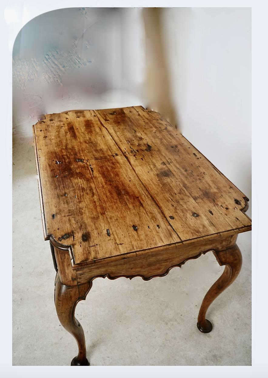 Bois Table à écrire ou table d'appoint suédoise, XVIIIe siècle en vente