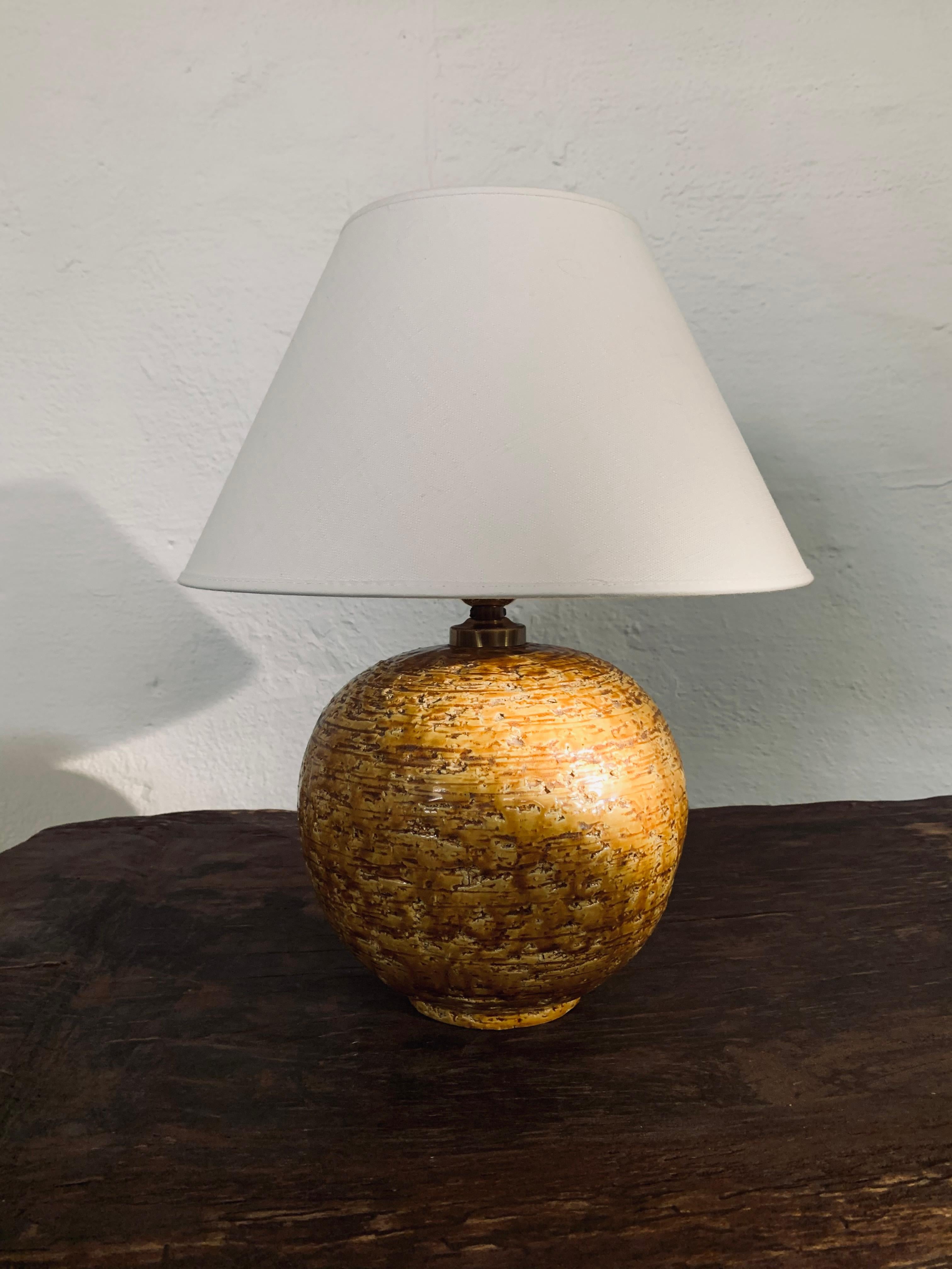 Swedish yellow chamotte stoneware table lamp by Gunnar Nylund for Rörstrand In Good Condition In Bromma, Stockholms län