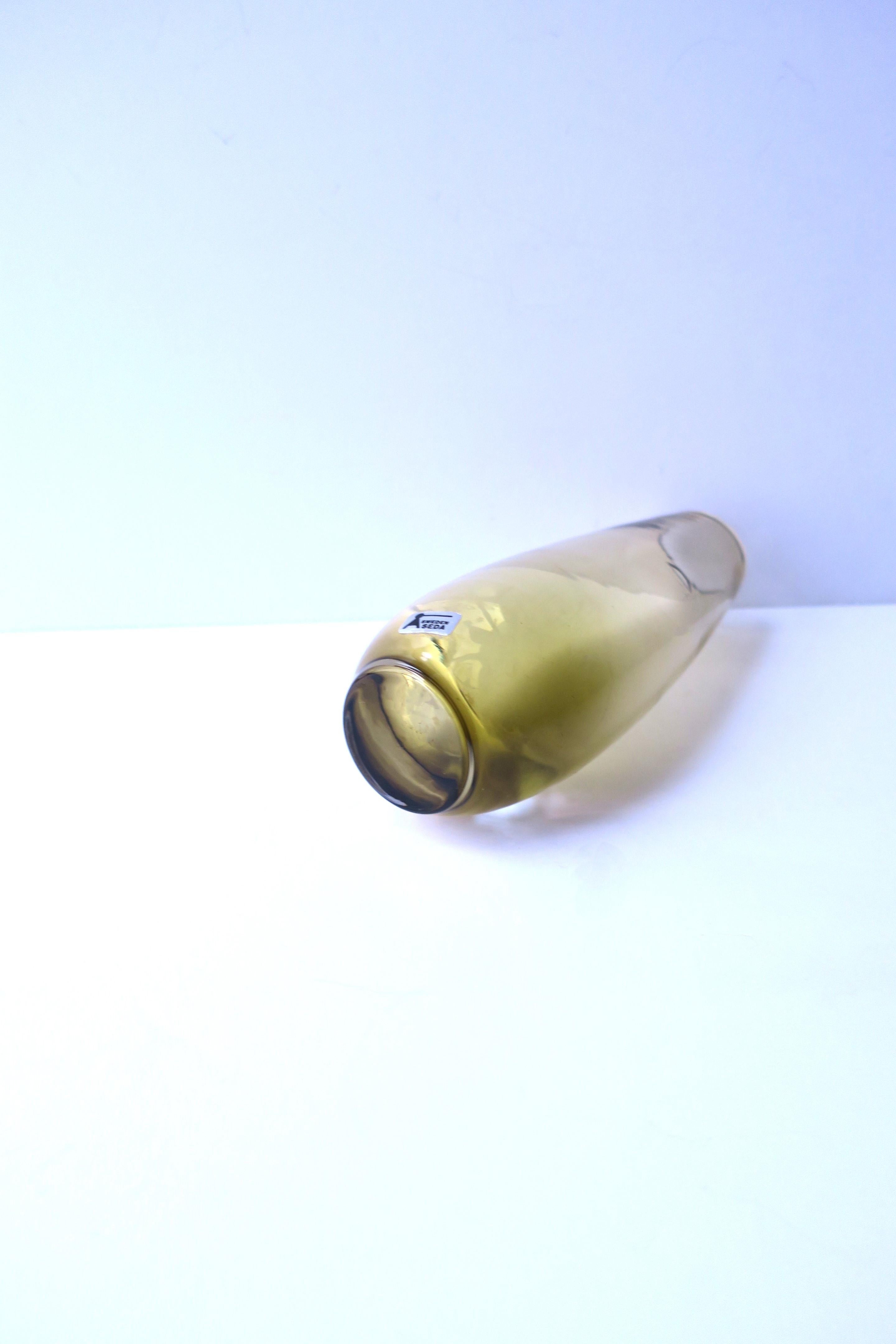 Schwedische Vase aus gelbem Glas im Angebot 4