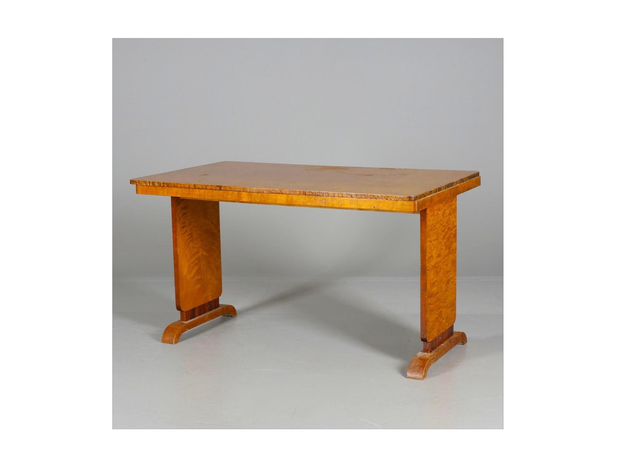 Ausziehbarer schwedischer Deko-Esstisch aus goldener Birke im Biedermeier-Stil, 1930er Jahre A (Art déco) im Angebot