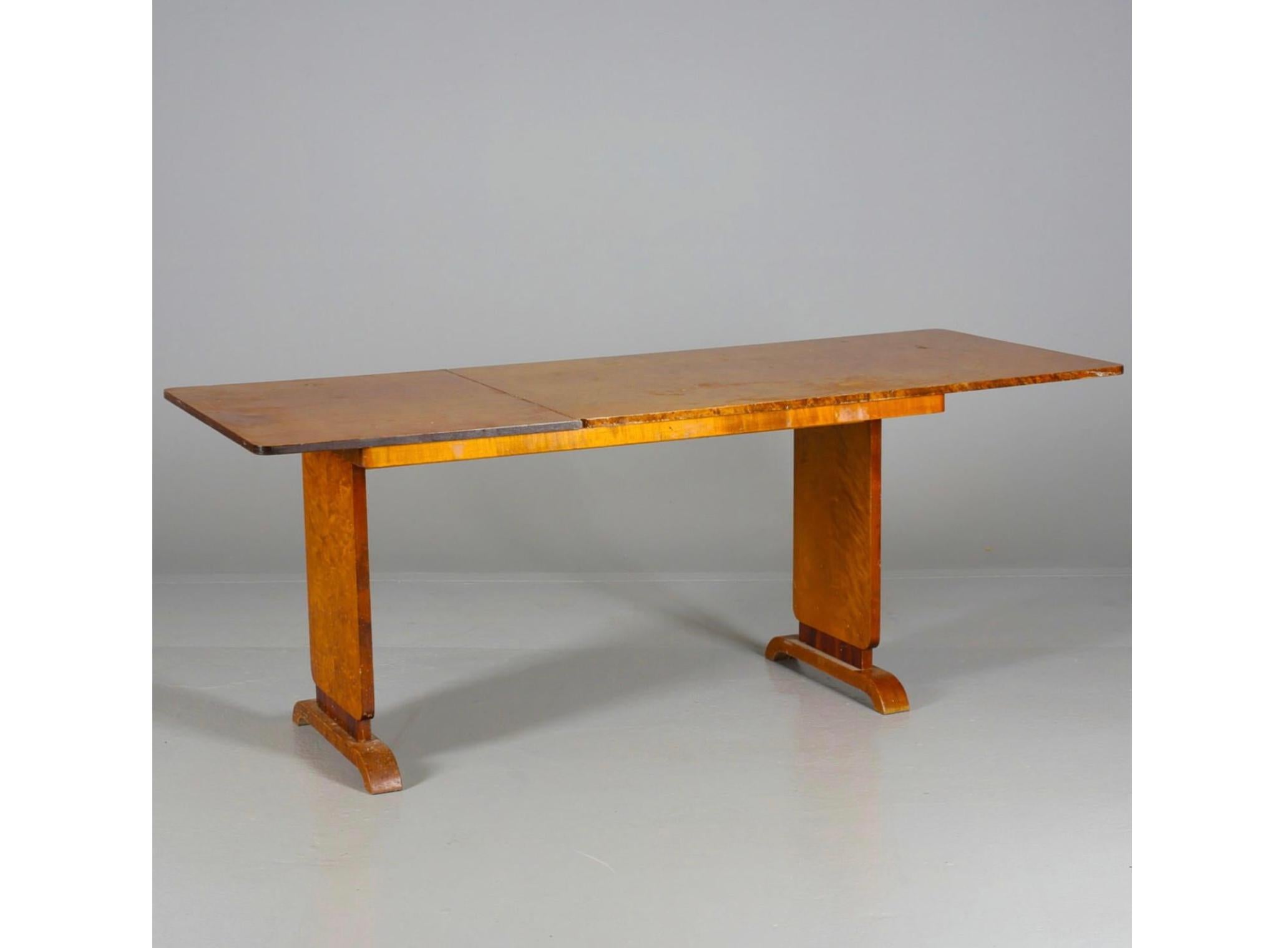 Ausziehbarer schwedischer Deko-Esstisch aus goldener Birke im Biedermeier-Stil, 1930er Jahre A (Schwedisch) im Angebot