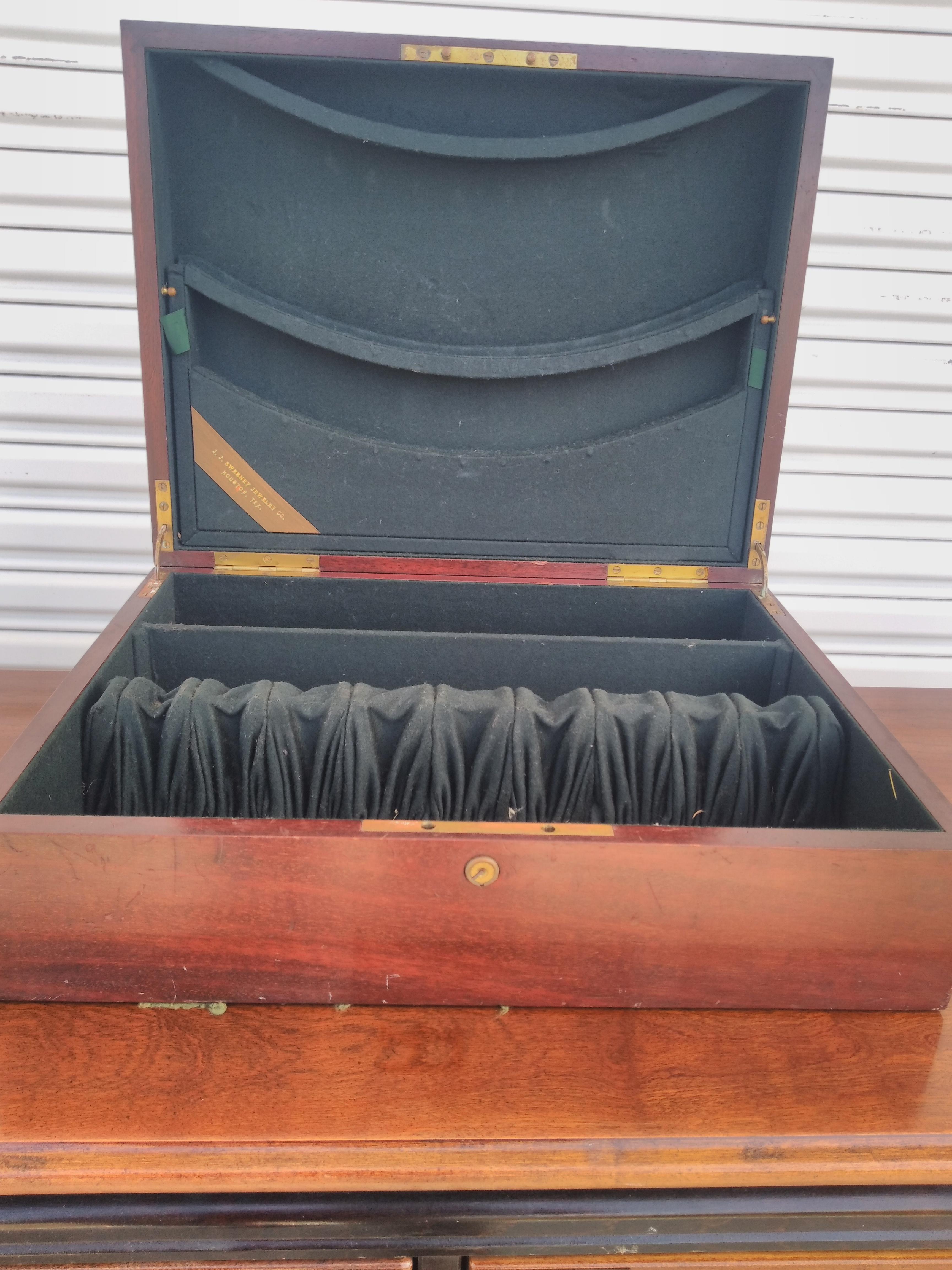 Sweeney Jewelers Silverware Box In Good Condition In Pasadena, TX