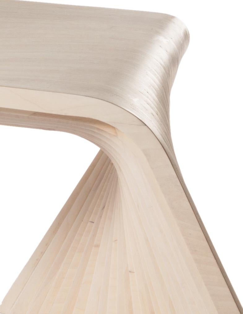Guatémaltèque Sweep Bench Small by Piegatto, un banc contemporain sculptural en vente