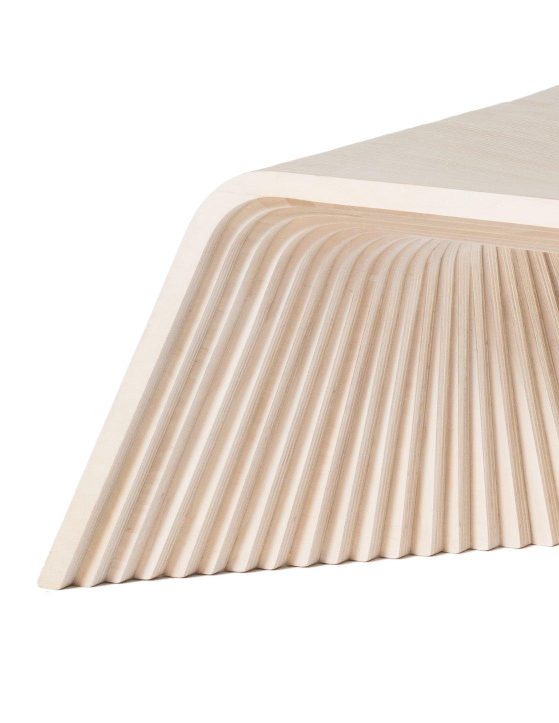 Laminé Sweep Bench Small by Piegatto, un banc contemporain sculptural en vente