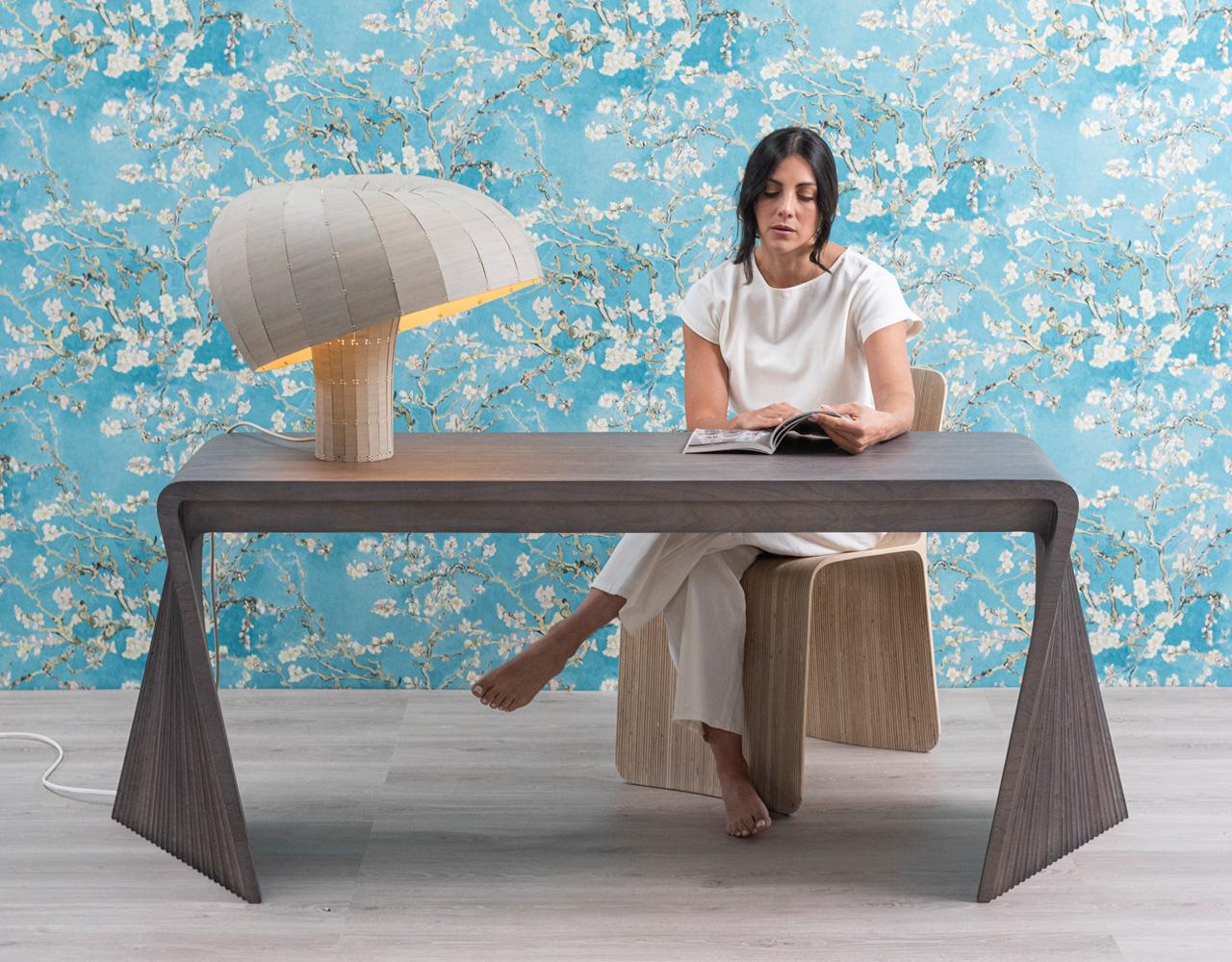 Sweep Desk di Piegatto, una scrivania scultorea contemporanea In condizioni Nuovo in vendita a Guatemala, GU