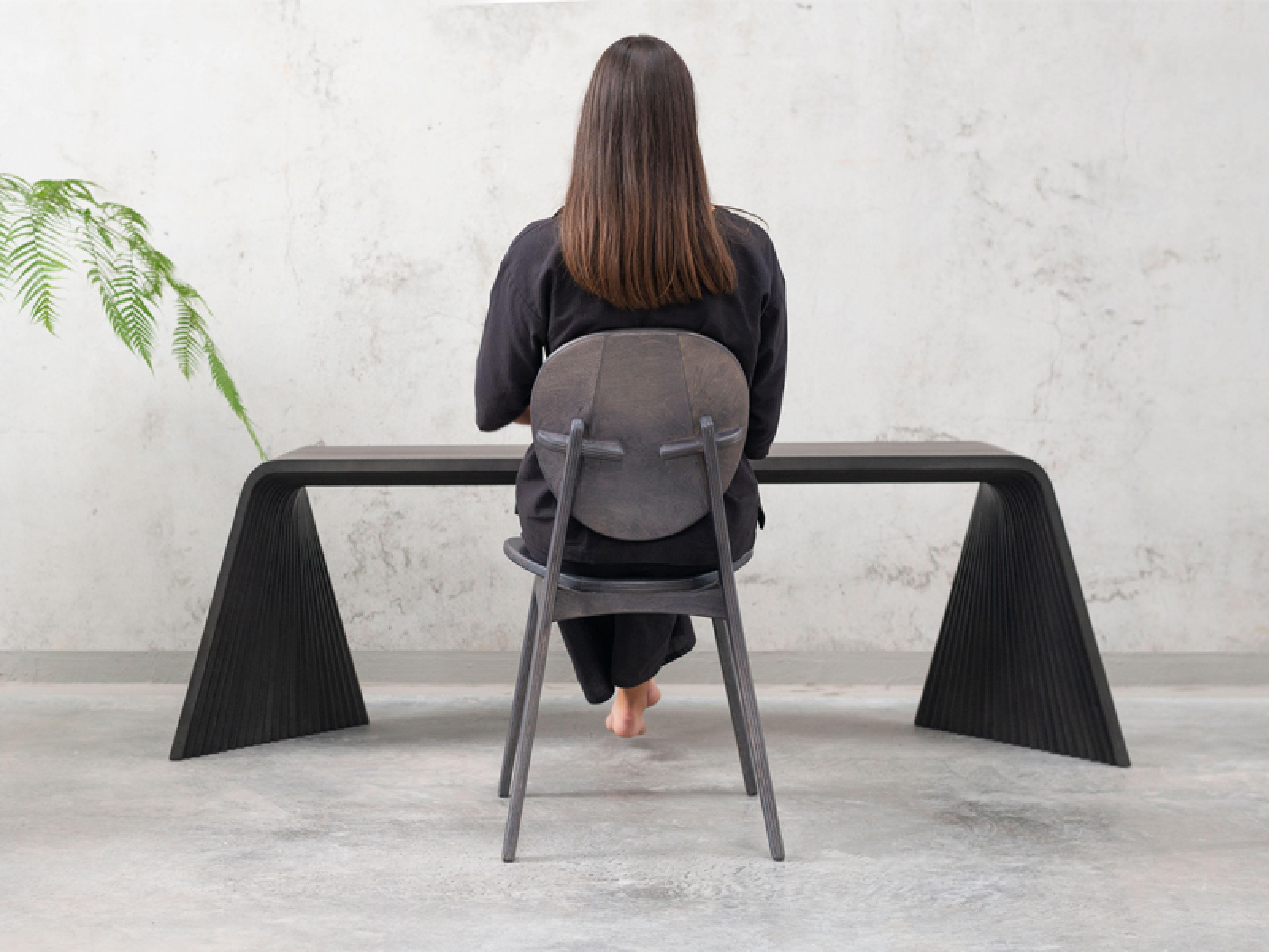 Sweep Large by Piegatto, a Sculptural Contemporary  Console Table In New Condition For Sale In Guatemala, GU