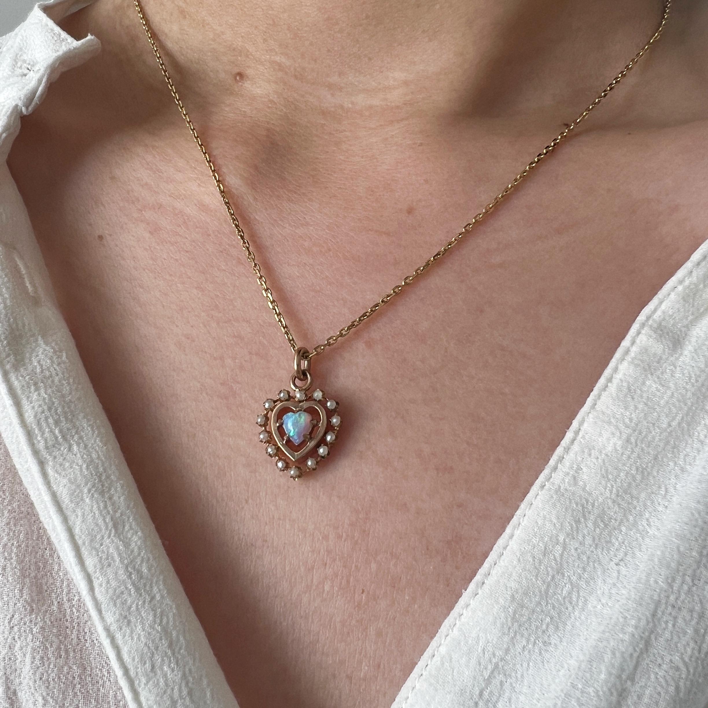 Sweet 14k Gold Opal Heart Seed Pearl Pendant In Good Condition For Sale In Versailles, FR