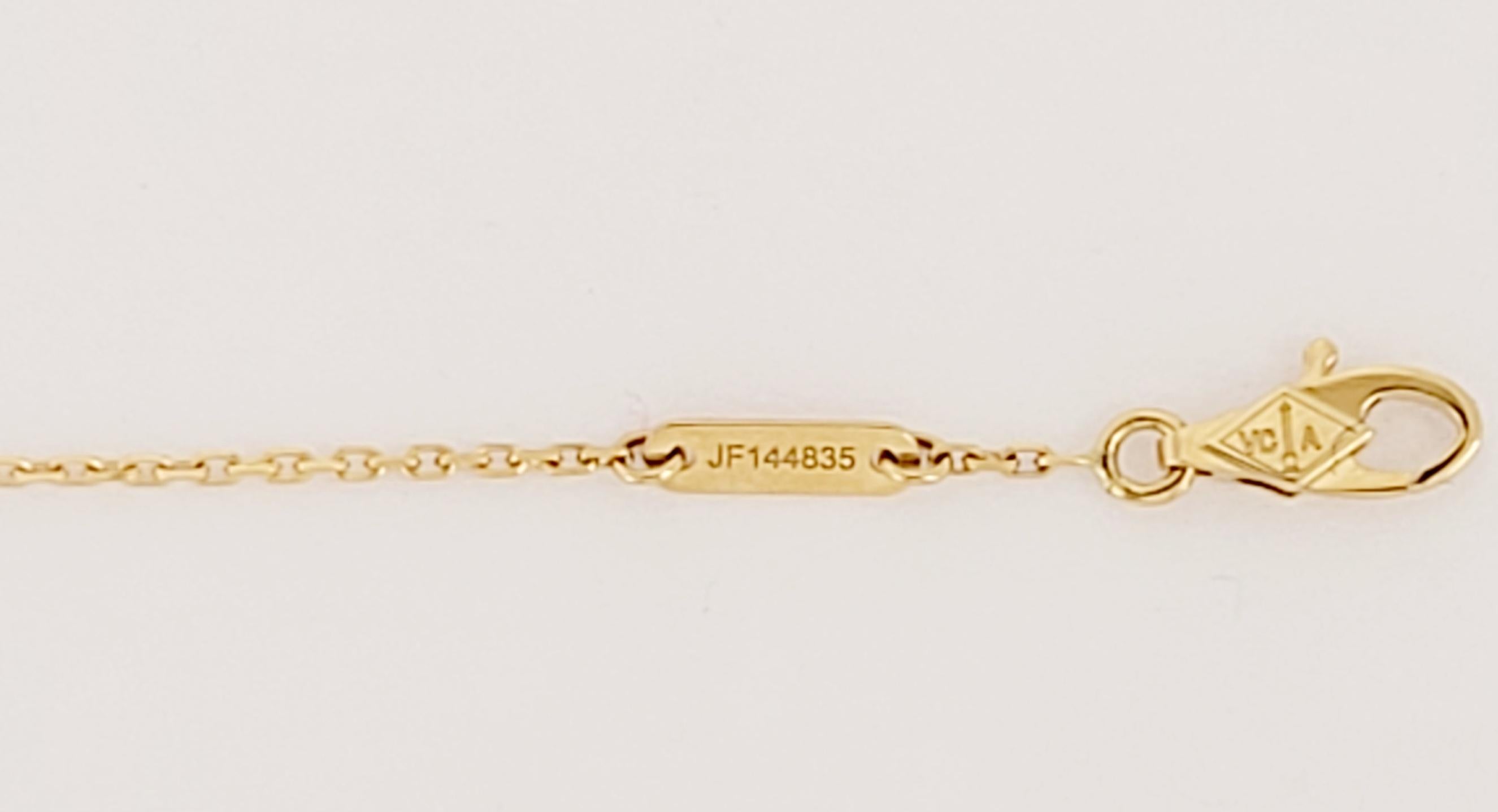 Bracelet papillon Alhambra en or jaune 18 carats et nacre en vente 1