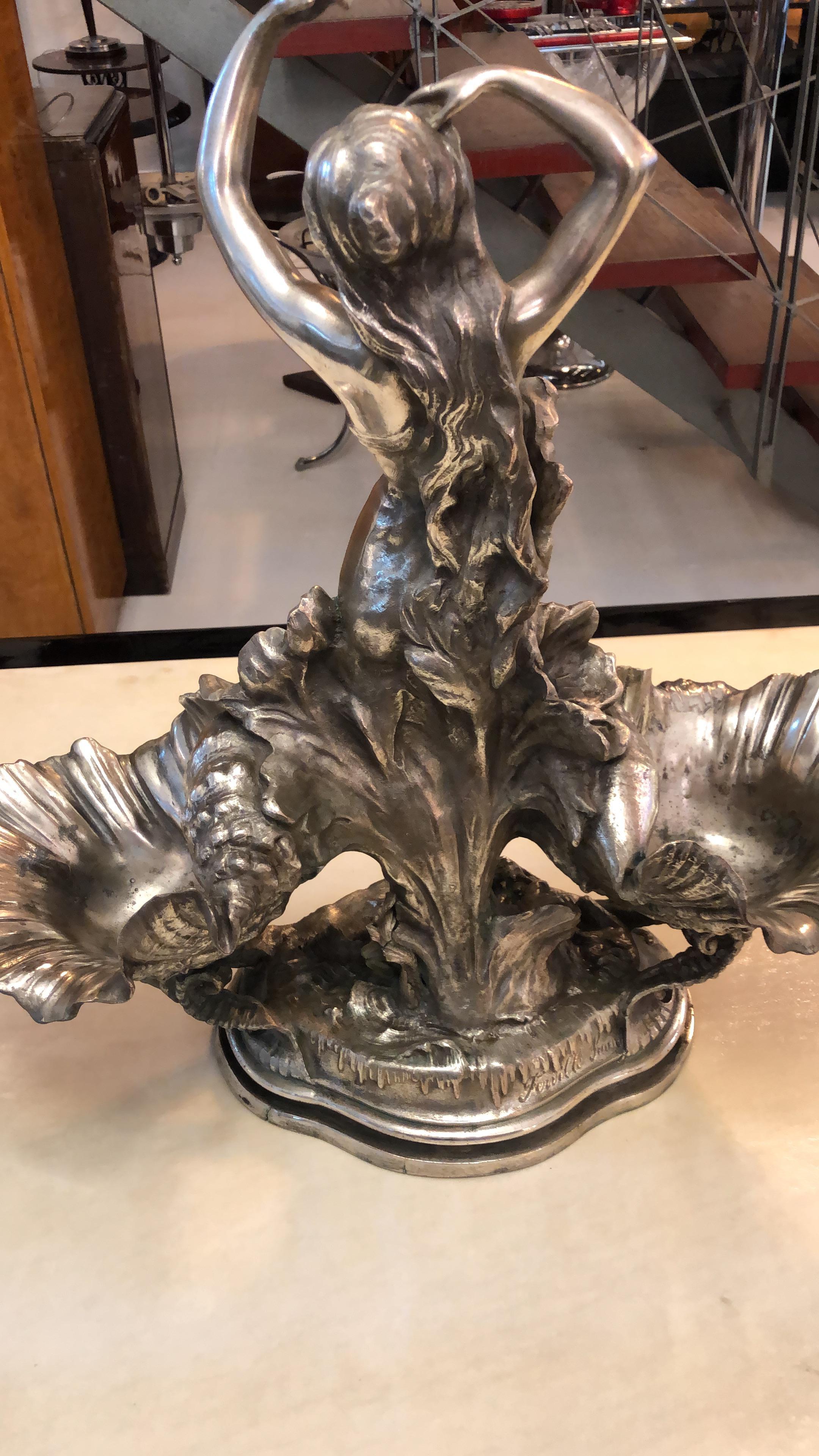 Dish of masses or sweets,
Materials : Silver plated 
Charles Georges Ferville-Suan was a French sculptor.
He was born in Le Mans, in Sarthe, on 16 January 1847, and was adopted by the painter Charles Suan. He lived during a certain period in