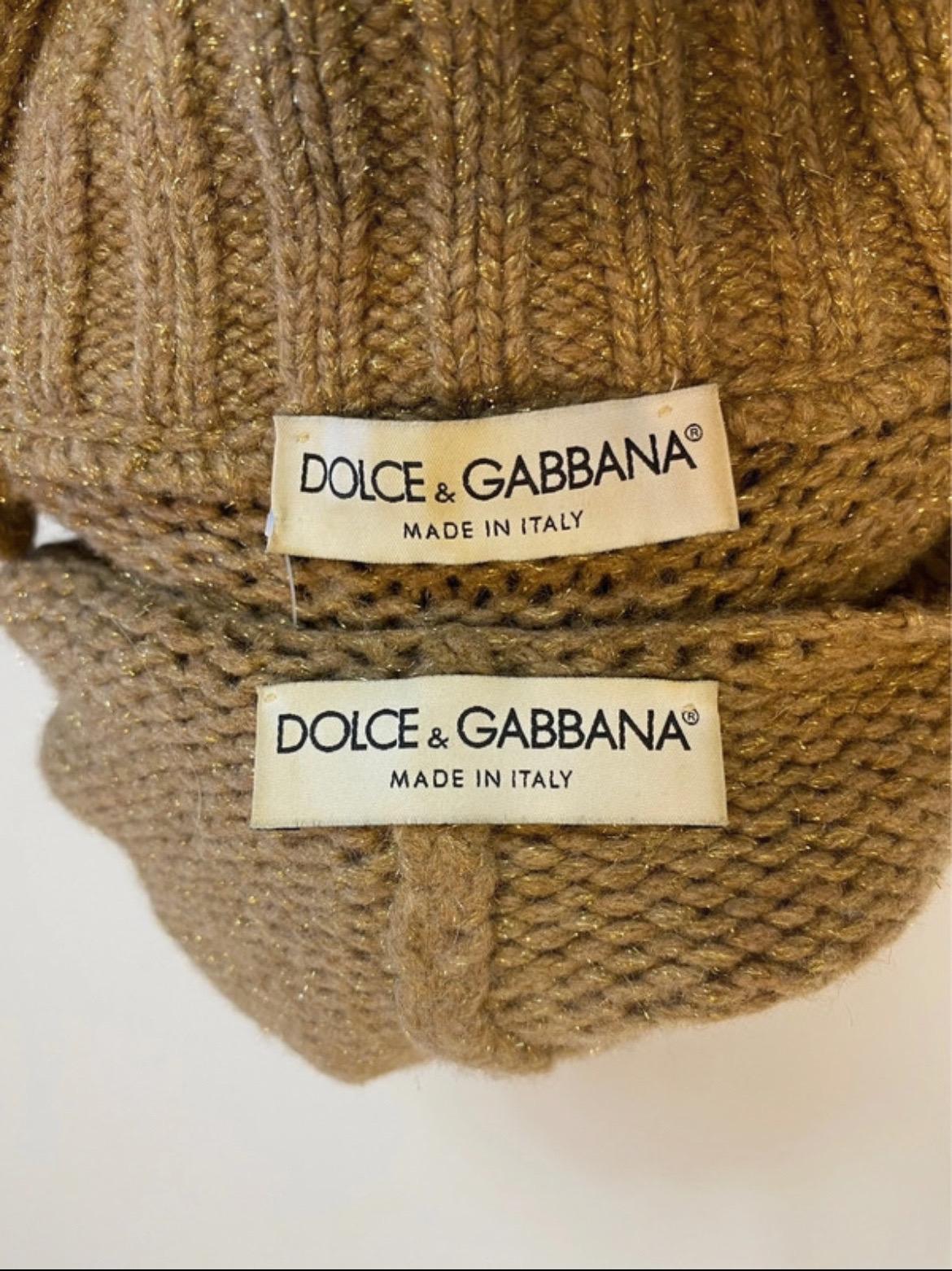 Sweet and gabbana twin-set in camel-colored lurex wool. For Sale 3