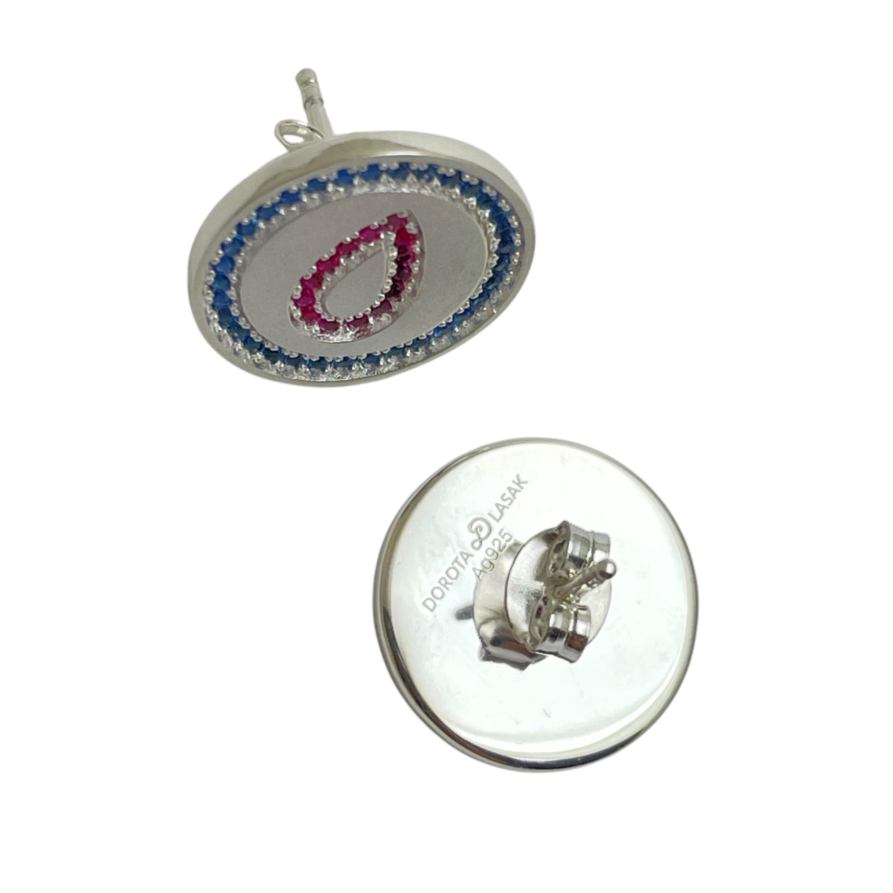 Orecchini in argento SWEET BLOOD

DETTAGLI

- argento sterling 

- pietre zirconi

- timbrato DOROTA LASAK Ag 925

- 15 mm x 1,5 mm 

