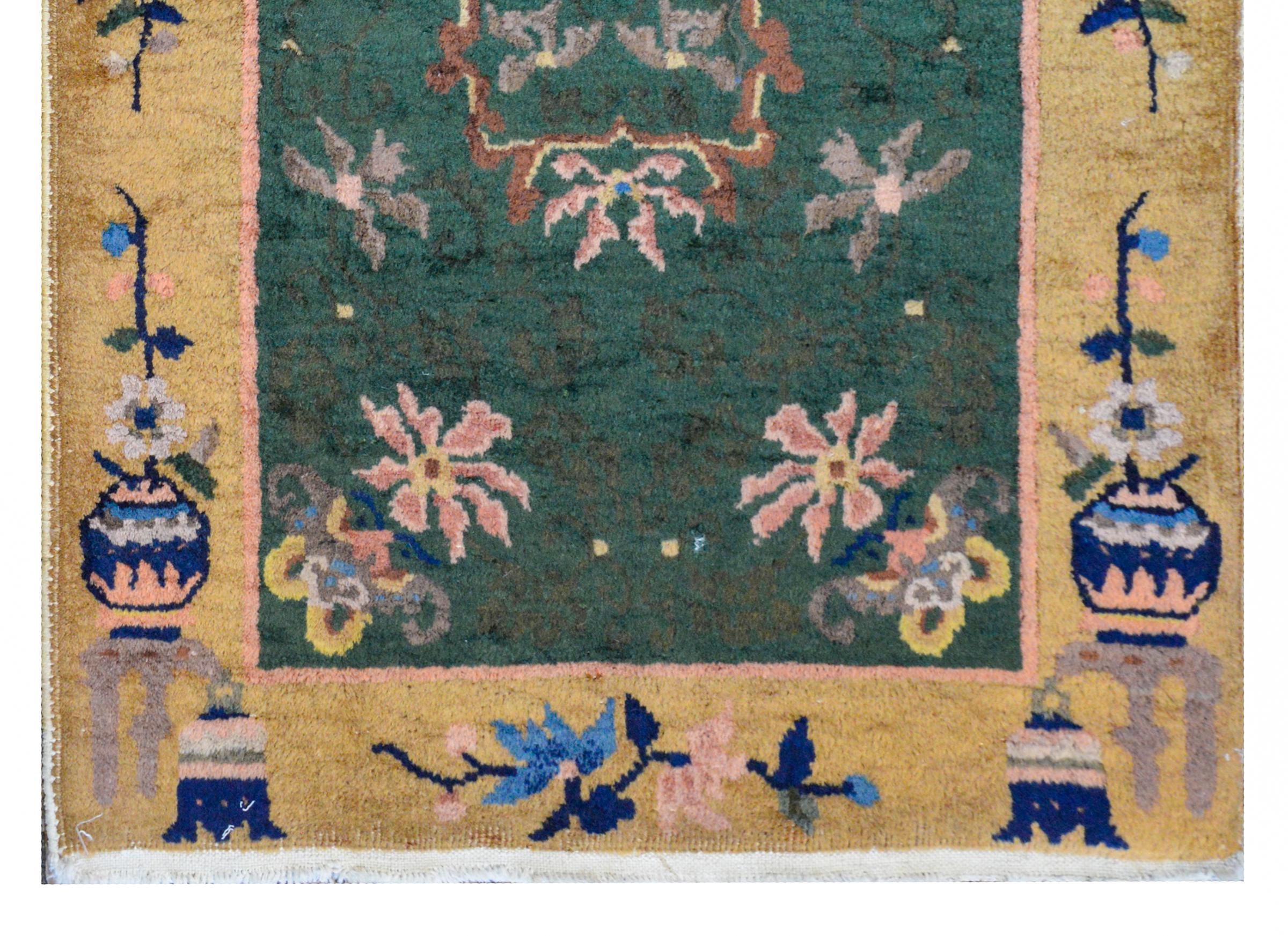 Early 20th Century Sweet Chinese Art Deco Rug For Sale