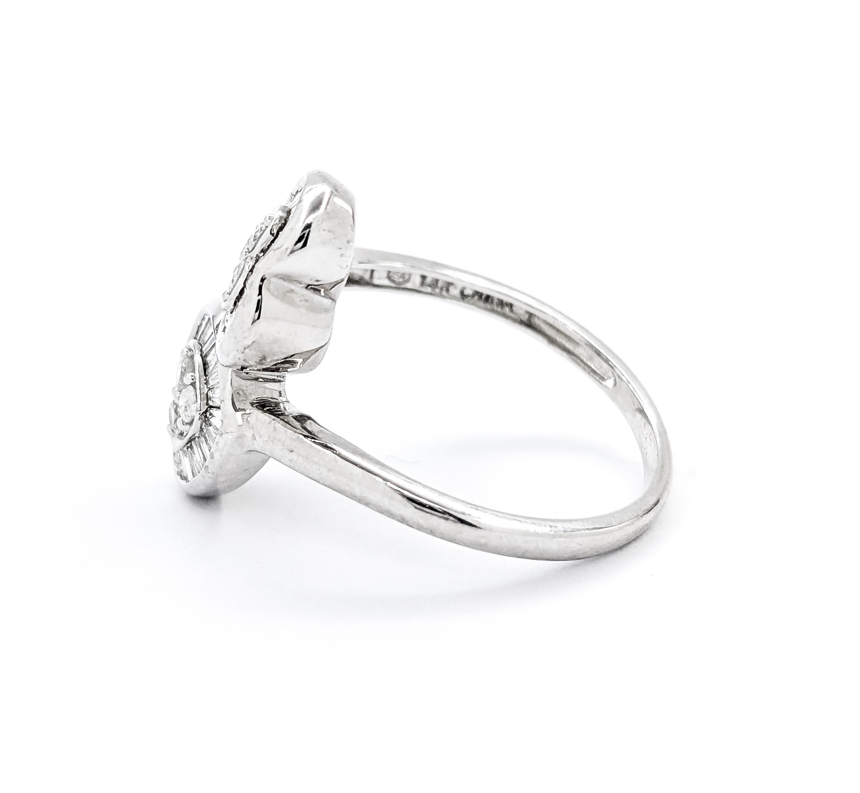 Dolce anello con doppio cuore e diamanti in oro bianco in vendita 2