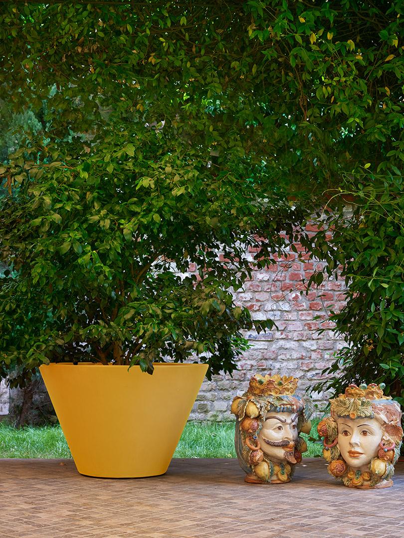 Sweet Fuchsia 85 X Pot by SLIDE Studio In New Condition For Sale In Geneve, CH