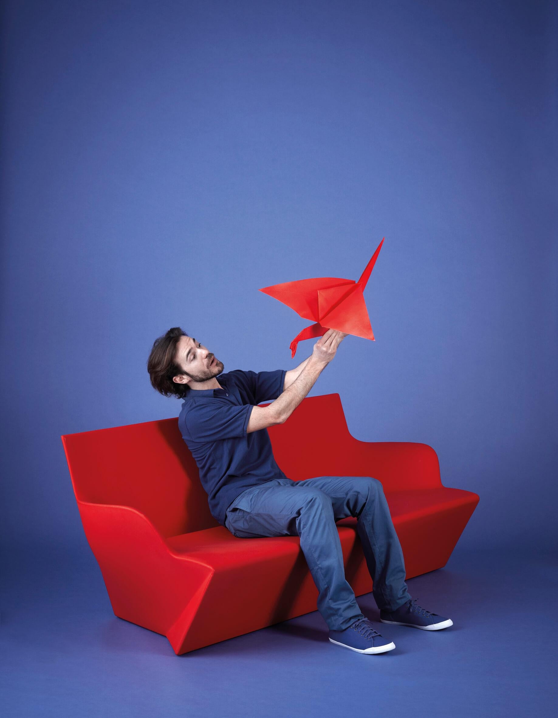 Canapé Kami Yon de Marc Sadler
Dimensions : D 75 x L 174 x H 70 cm. Hauteur du siège : 35 cm.
Matériaux : Polyéthylène.
Poids : 33 kg.

Disponible en différentes couleurs. Ce produit peut être utilisé à l'intérieur et à l'extérieur. Également