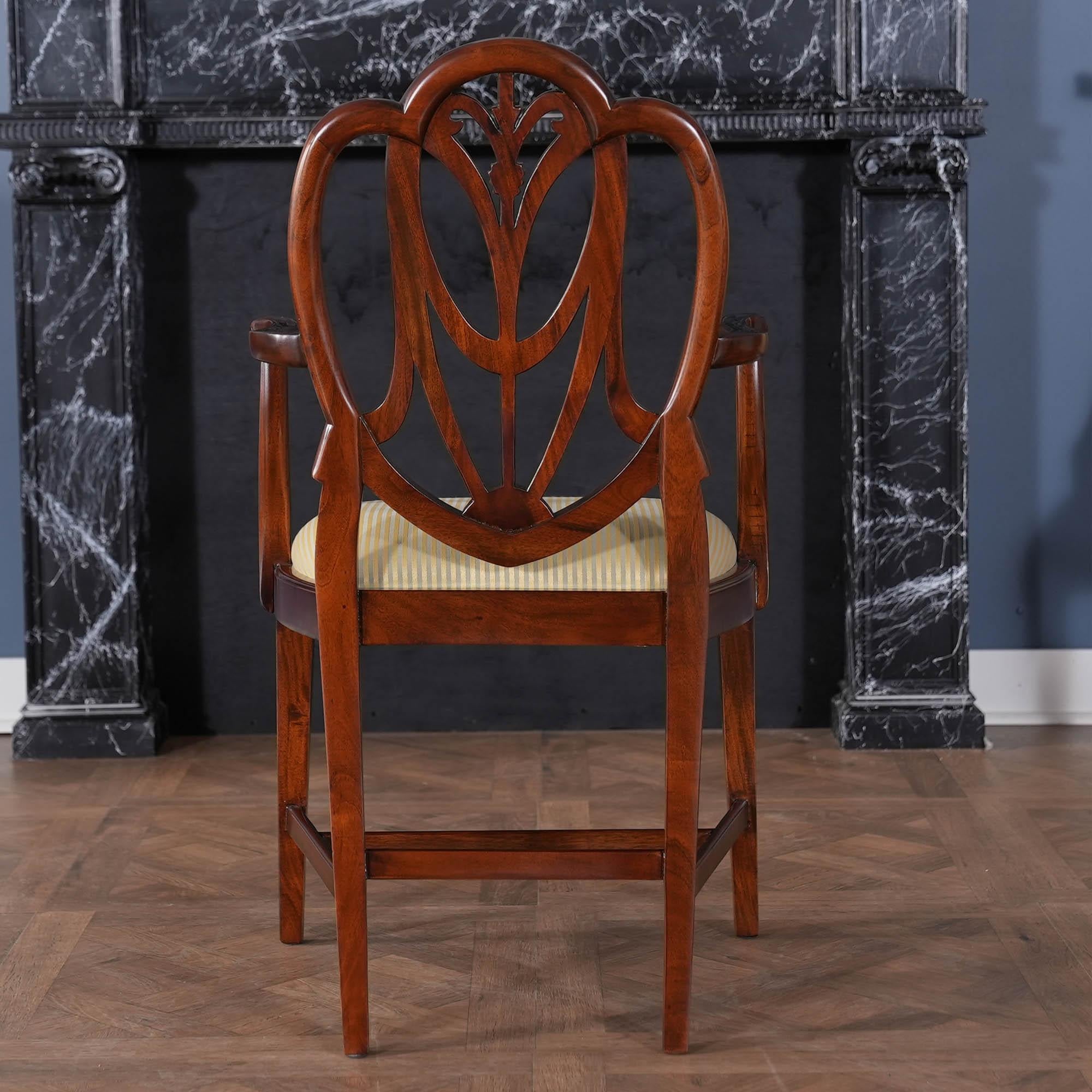 Intagliato a mano Sedie da pranzo Sweet Heart, set da 10 in vendita