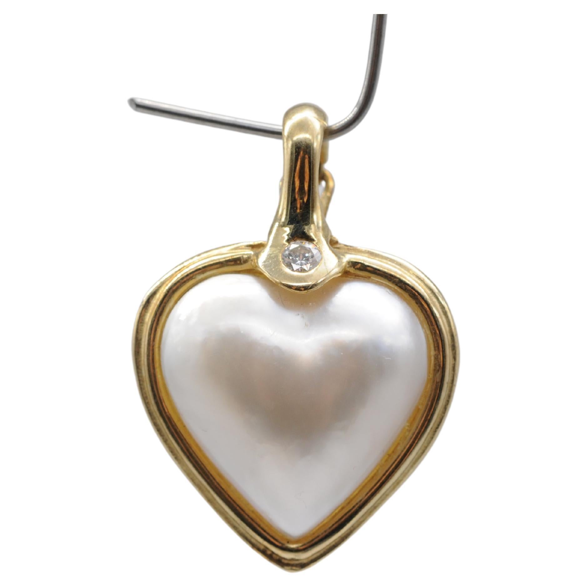 Sweet heart pearl pendant in gold with diamond For Sale