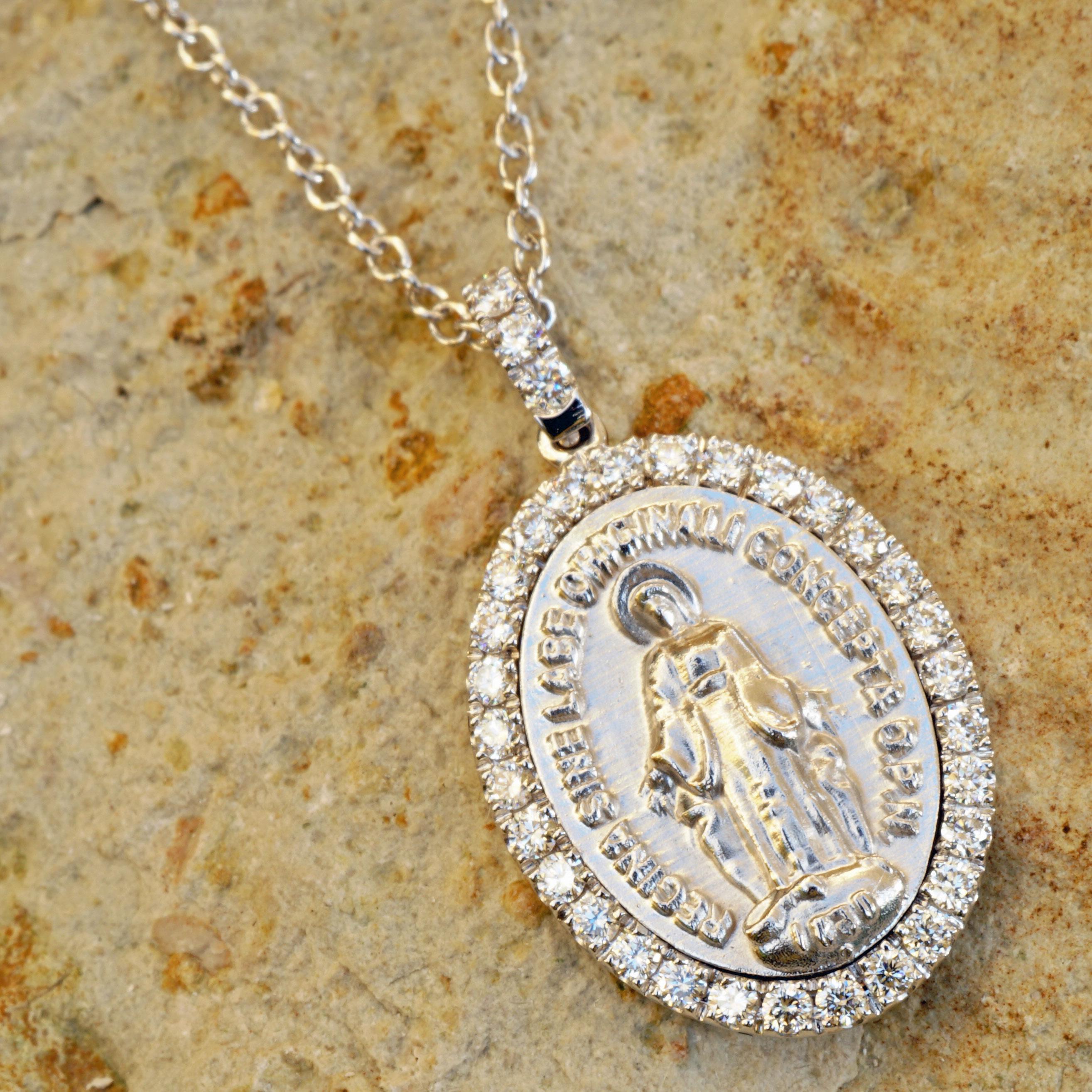 Women's or Men's Sweet Madonna Pendant Made in Italy 0.21 Ct TW VS White Gold 18 Kt Highend Work For Sale