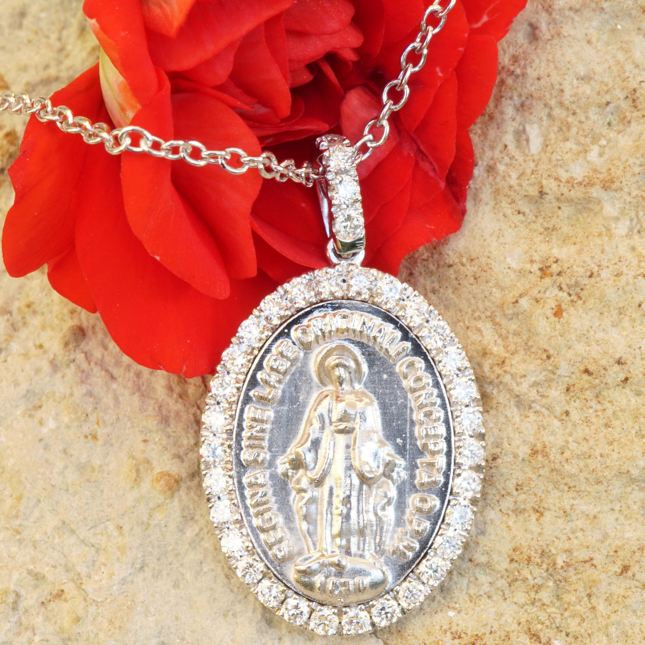 Sweet Madonna Pendant Made in Italy 0.21 Ct TW VS White Gold 18 Kt Highend Work For Sale 1