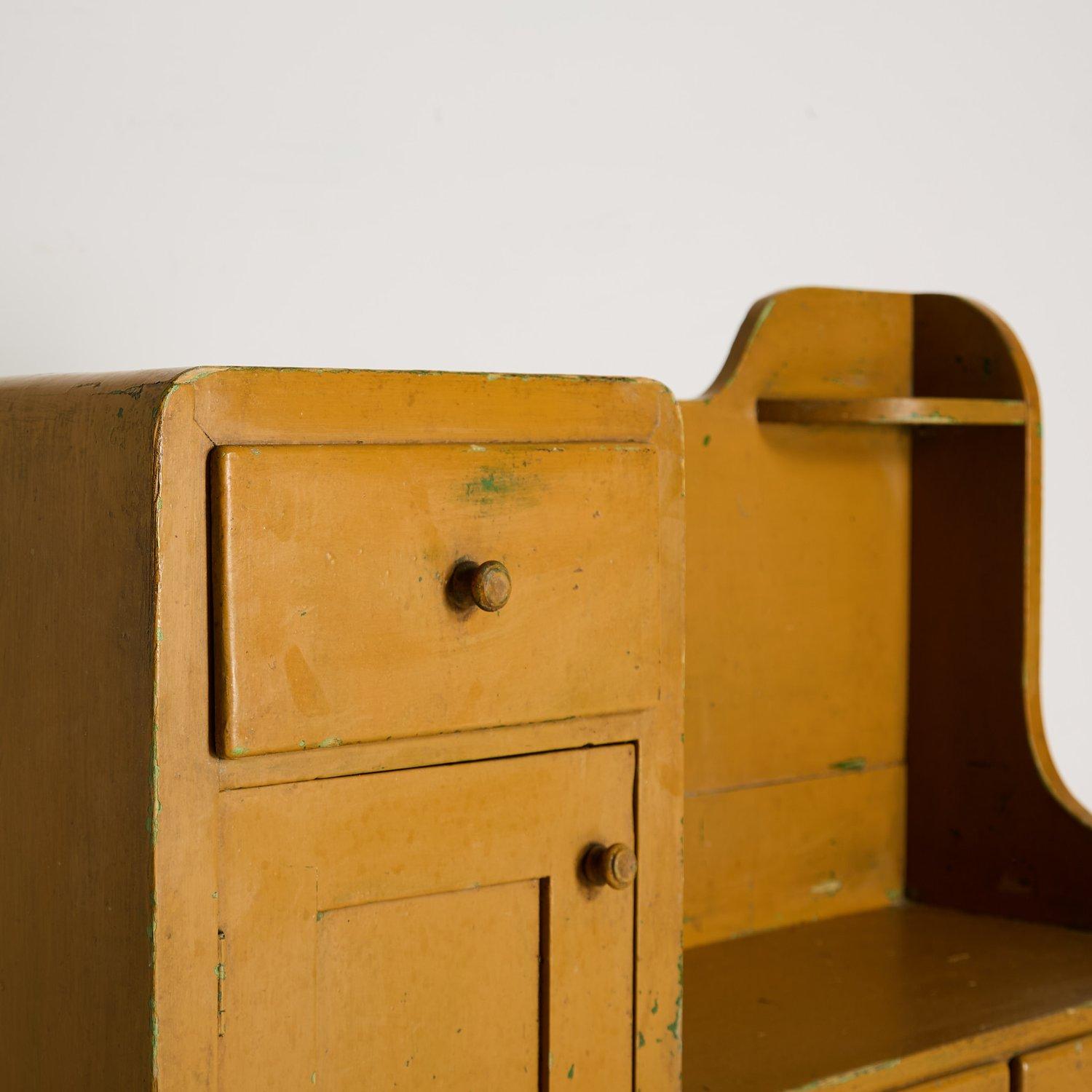 Français Meuble de cuisine surpeint, tiroirs France, années 1950 en vente