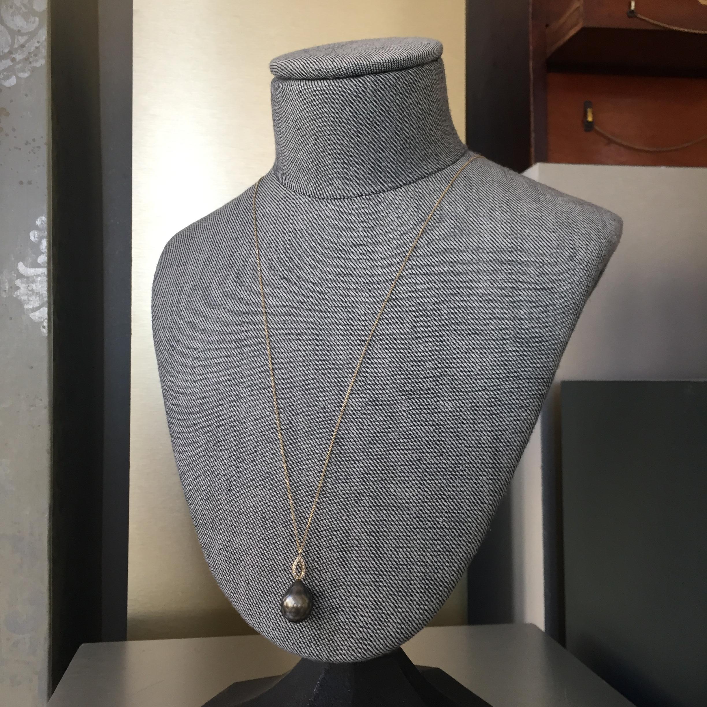 Women's or Men's Sweet Pea 18k Yellow Gold Long Necklace With Tahitian Pearl On Diamond Bale