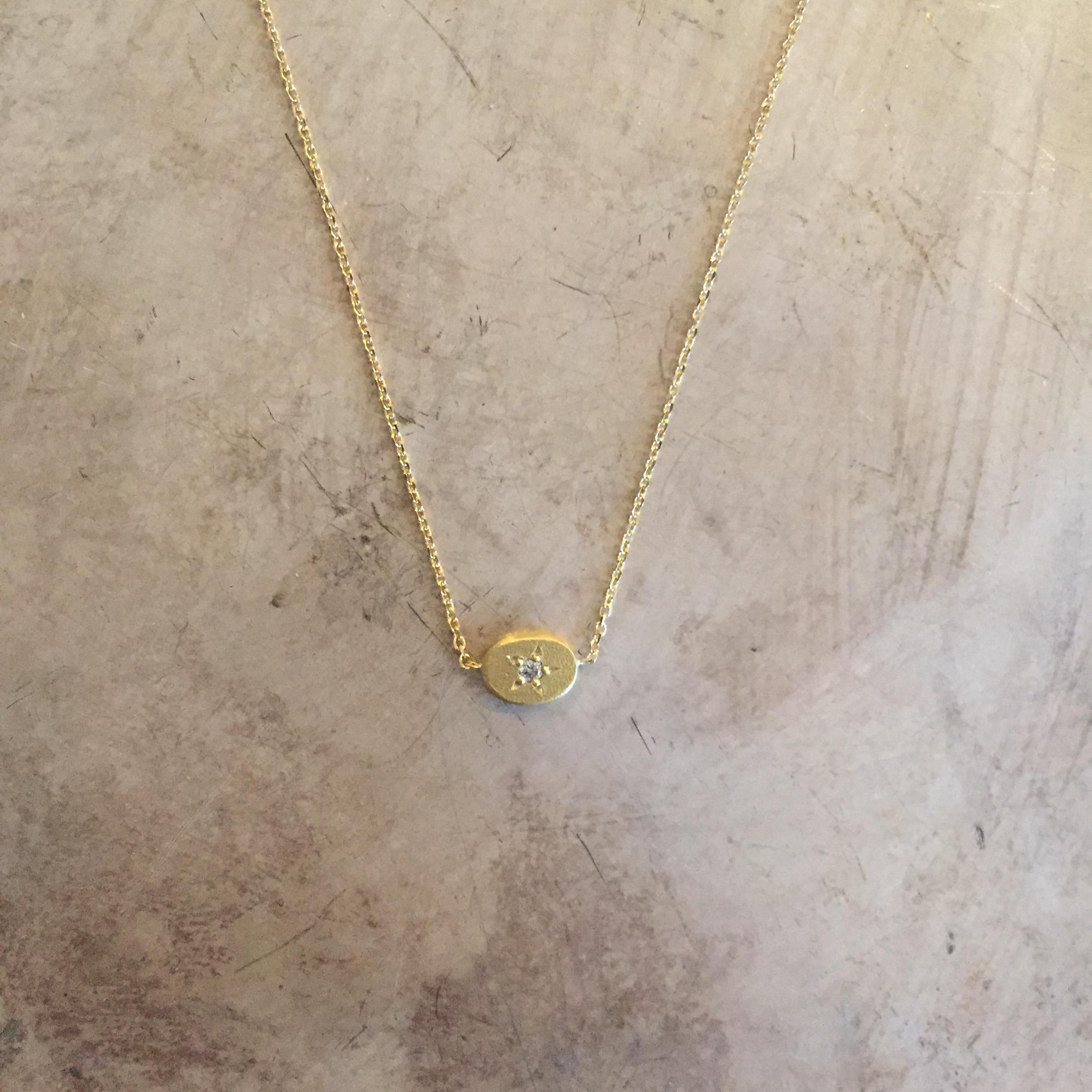 This classic piece from Sweet Pea's popular Starry Starry Night collection is simply timeless. Made from 18k yellow gold fine diamond cut chain this necklace is 40cm long with a sparking diamond set star pebble drop pendant. The horizontal oval