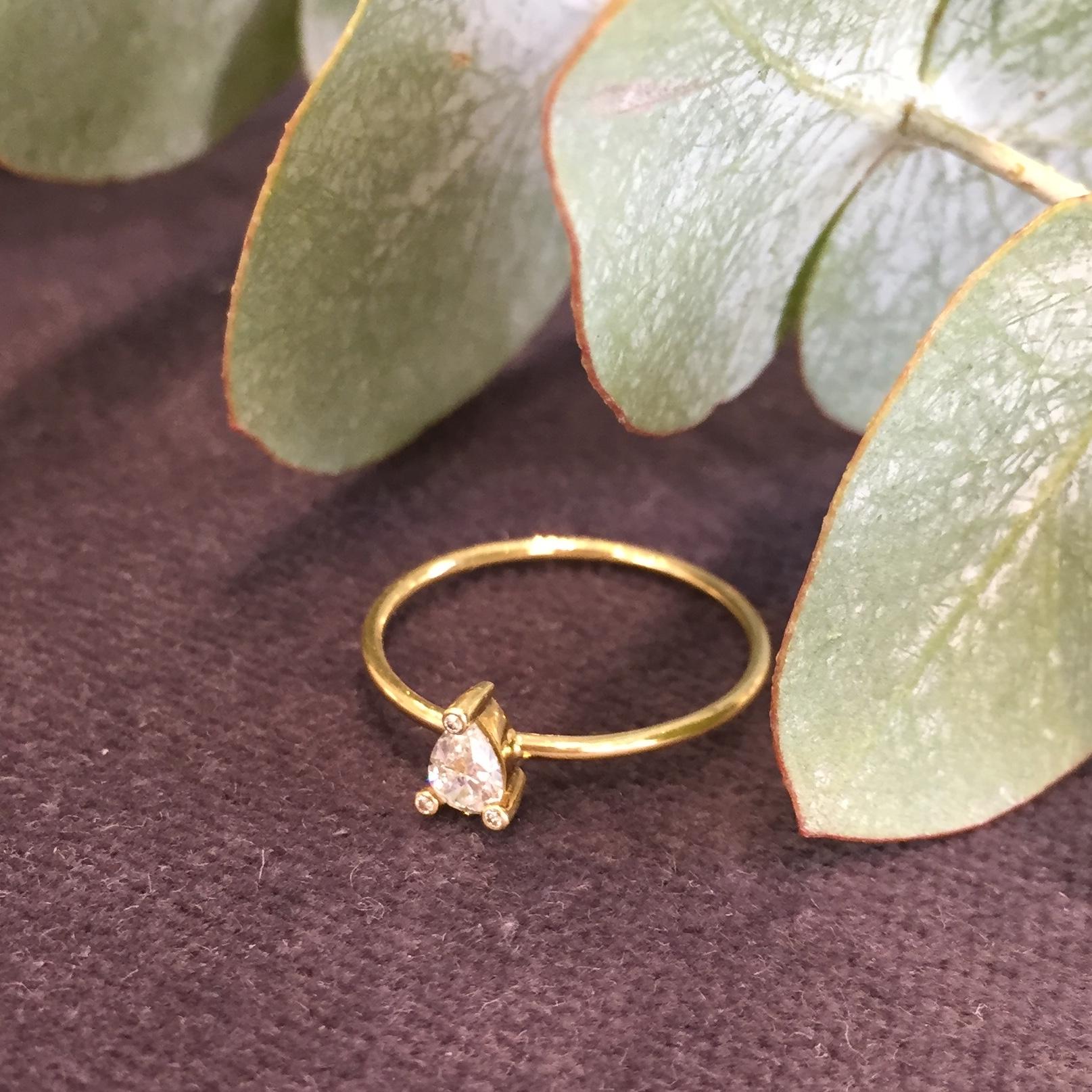 This is a classic engagement ring. Made in 18k yellow gold with a 0.17carat pear shaped white diamond, the diamond tipped claws makes for the perfect twist on a solitaire diamond ring. With it's fine 1mm polished finished band, this ring comes in a