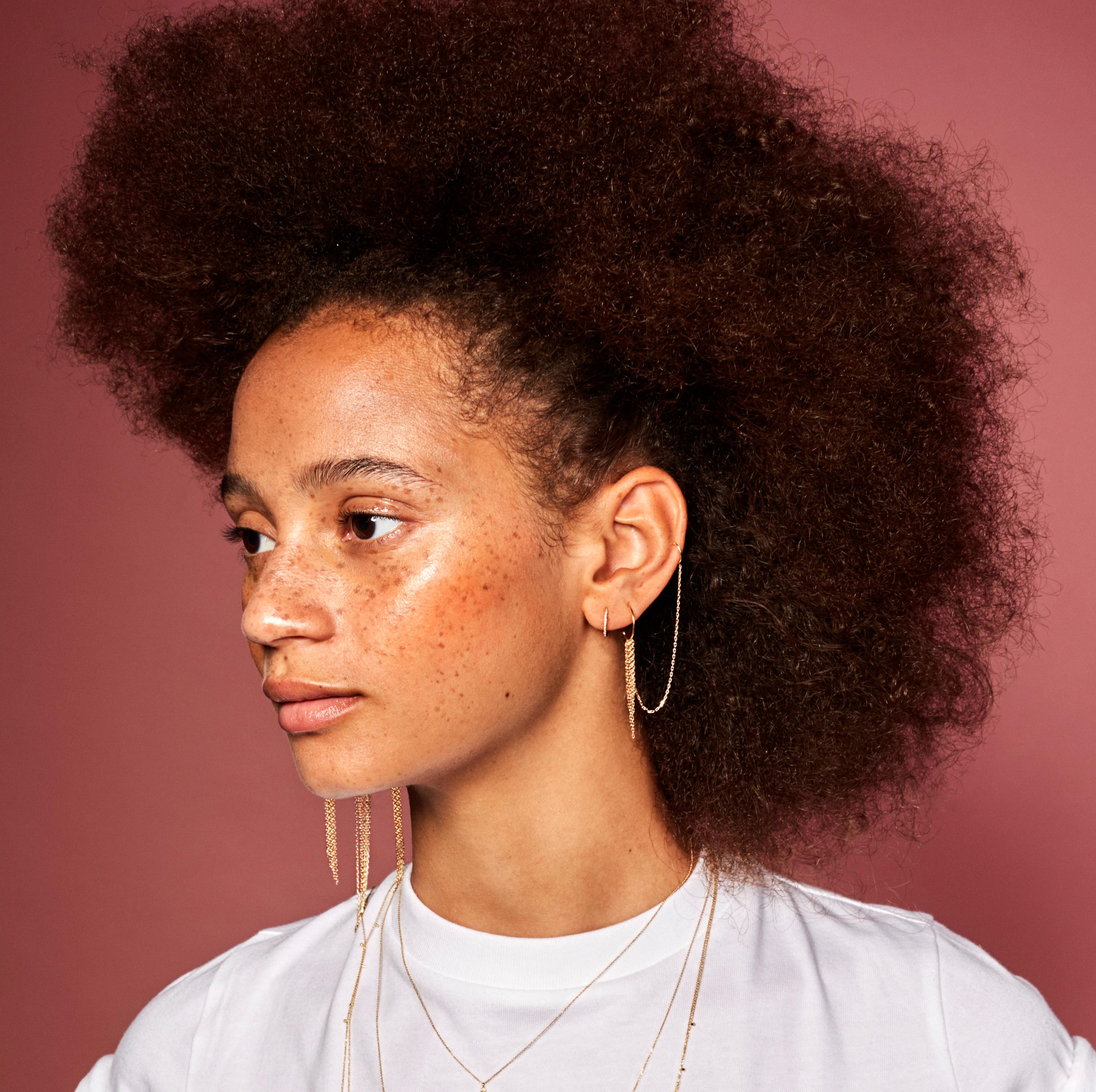 Bring your outfit to life with this on trend 18k yellow gold small 15mm hoop single earring with tapered fringe and 11mm cuff connected by shimmering chain. This single earring is part of Sweet Pea's 'Fabulous Fringe' collection which is handmade in