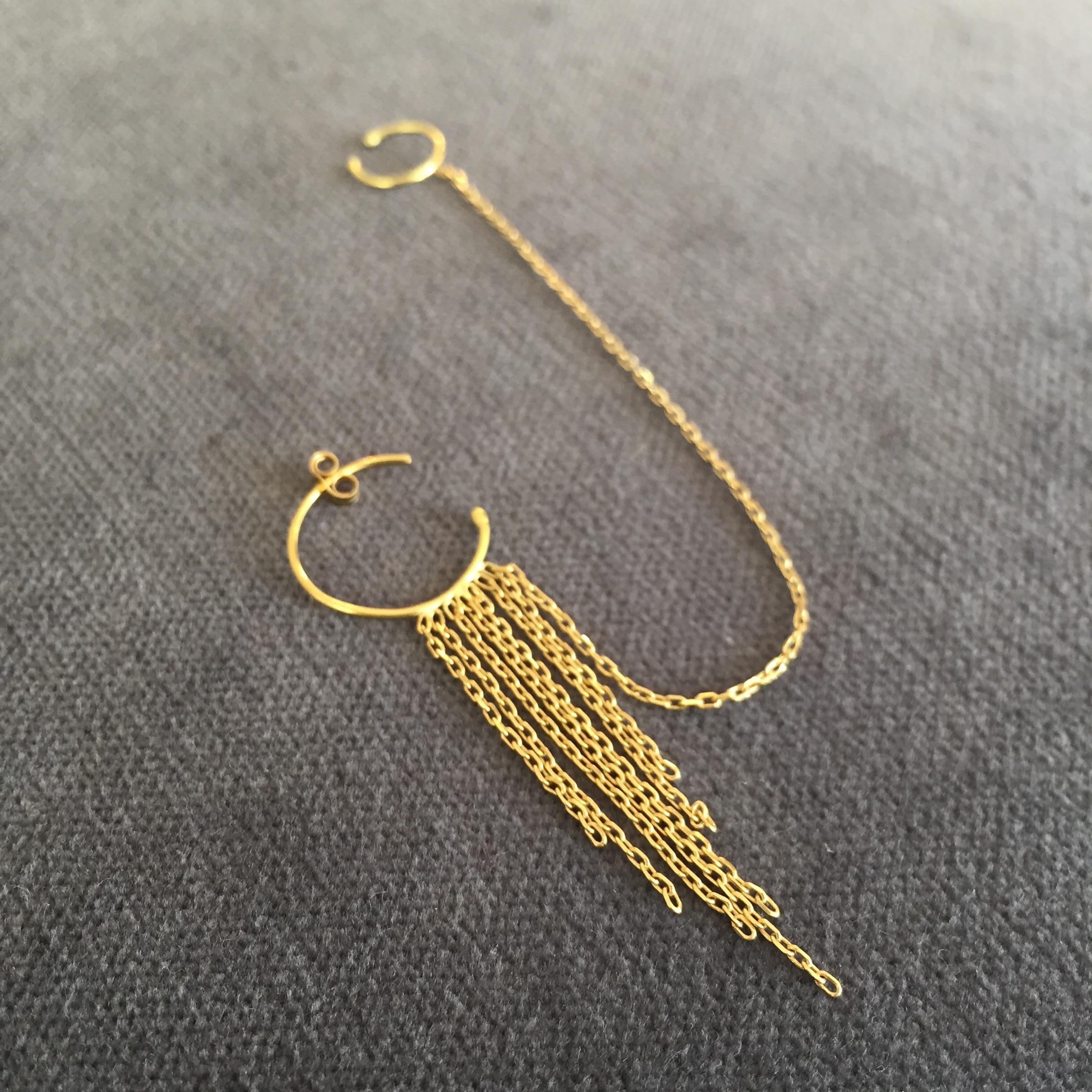 Contemporary Sweet Pea 18 Karat Yellow Gold Small Hoop Earring with Tapered Fringe and Cuff For Sale