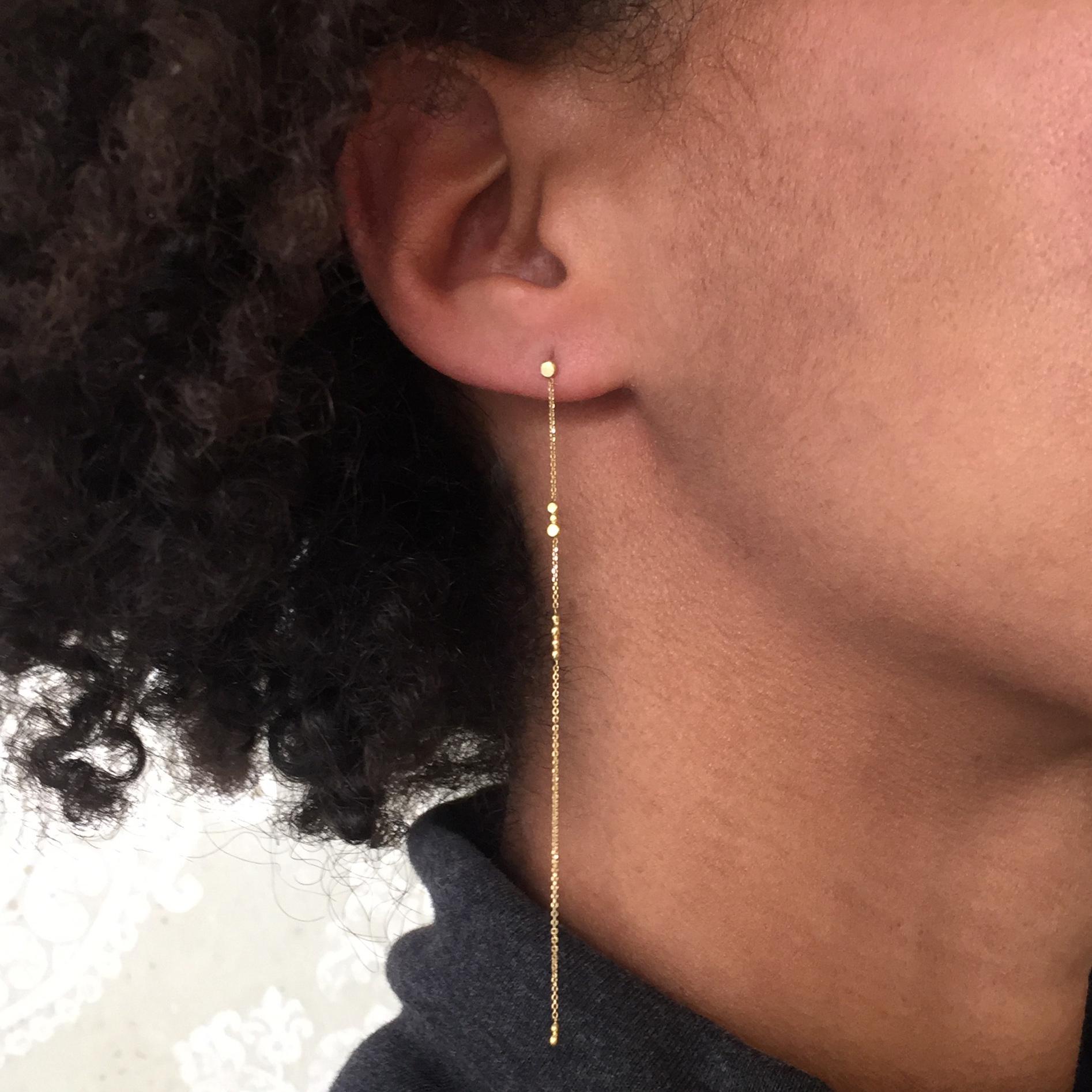 Contemporary Sweet Pea Bits and Bobs 18k Yellow Gold Disc Stud Earrings With Long Chains For Sale