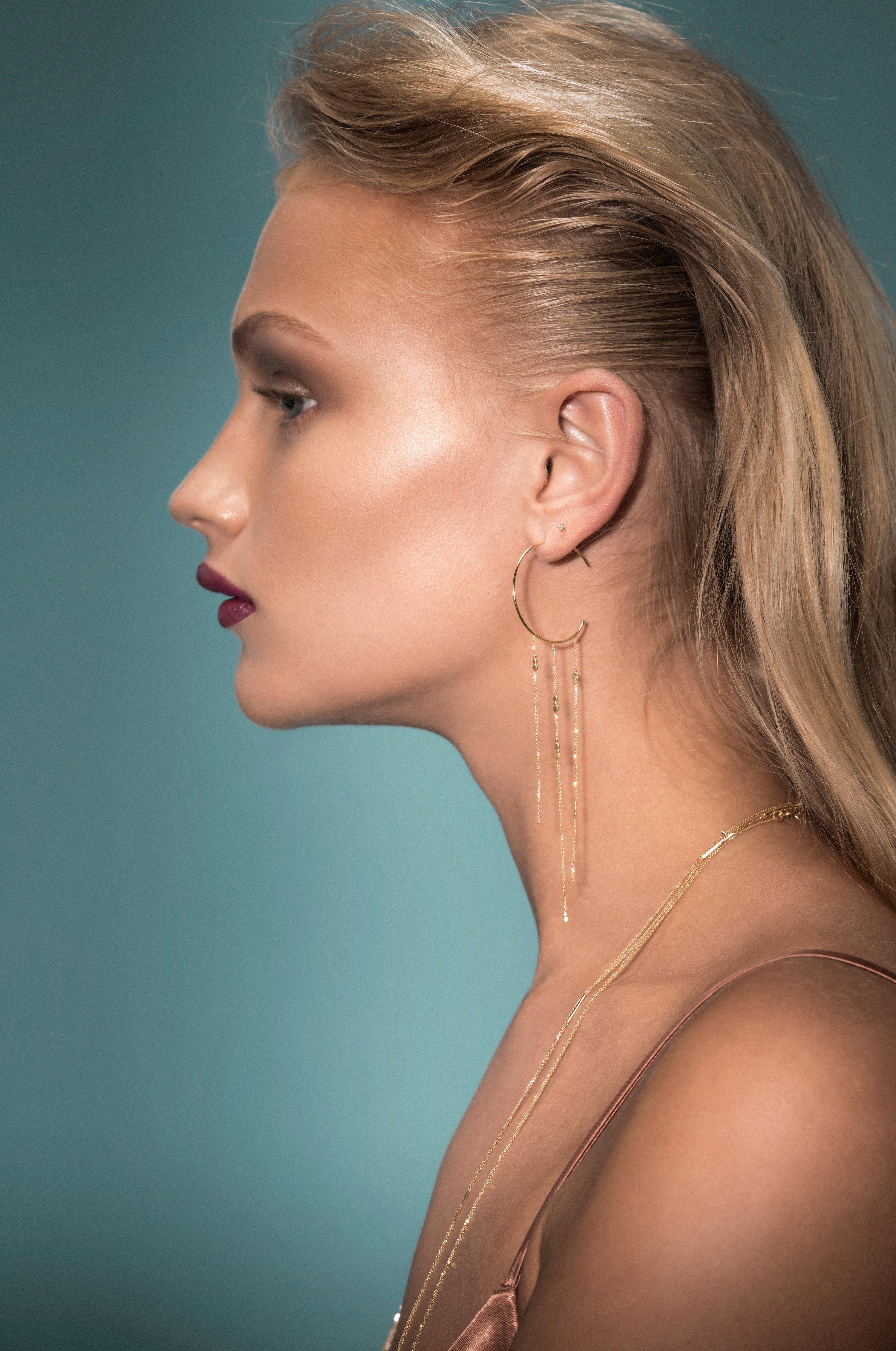 Made from 18k yellow gold, these fabulous 3cm diameter hoop earrings feature three strands of diamond cut chain scattered with small disc embellishments, a glamorous addition to any outfit! The length of the longest strand of chain is 8.5cm. These