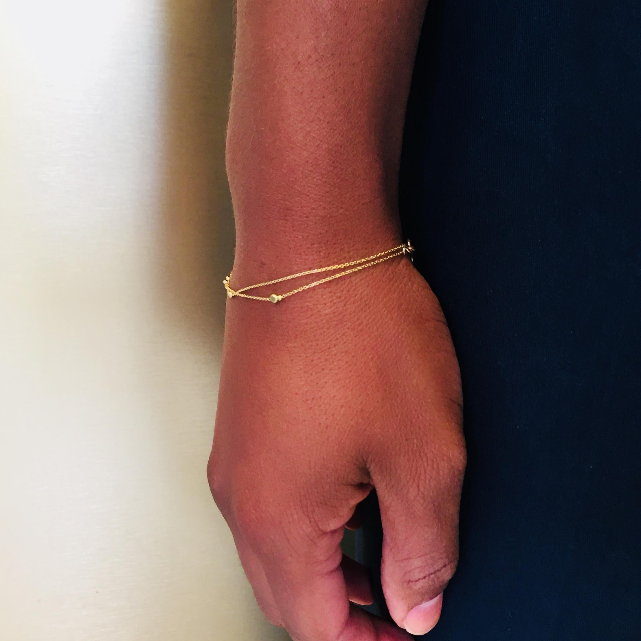 Sweet Pea Double Chain 18 Karat Yellow Gold Bracelet In New Condition For Sale In London, GB