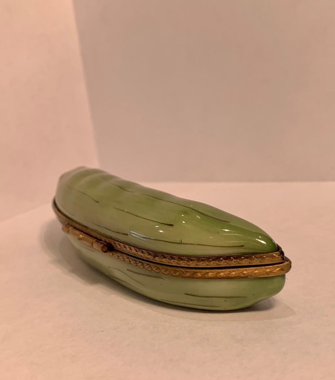 Modern Sweet Pea Limoges France Two Peas in a Pod Miniature Porcelain Trinket Box