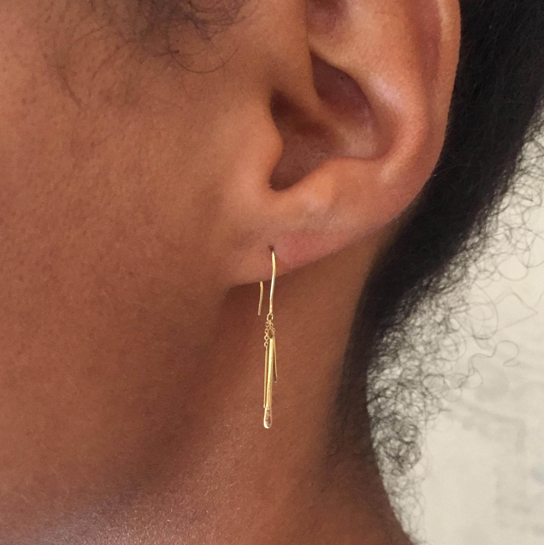 Contemporary Sweet Pea Sycamore 18k Yellow Gold Hook Drop Earrings with Three Hanging Bars For Sale