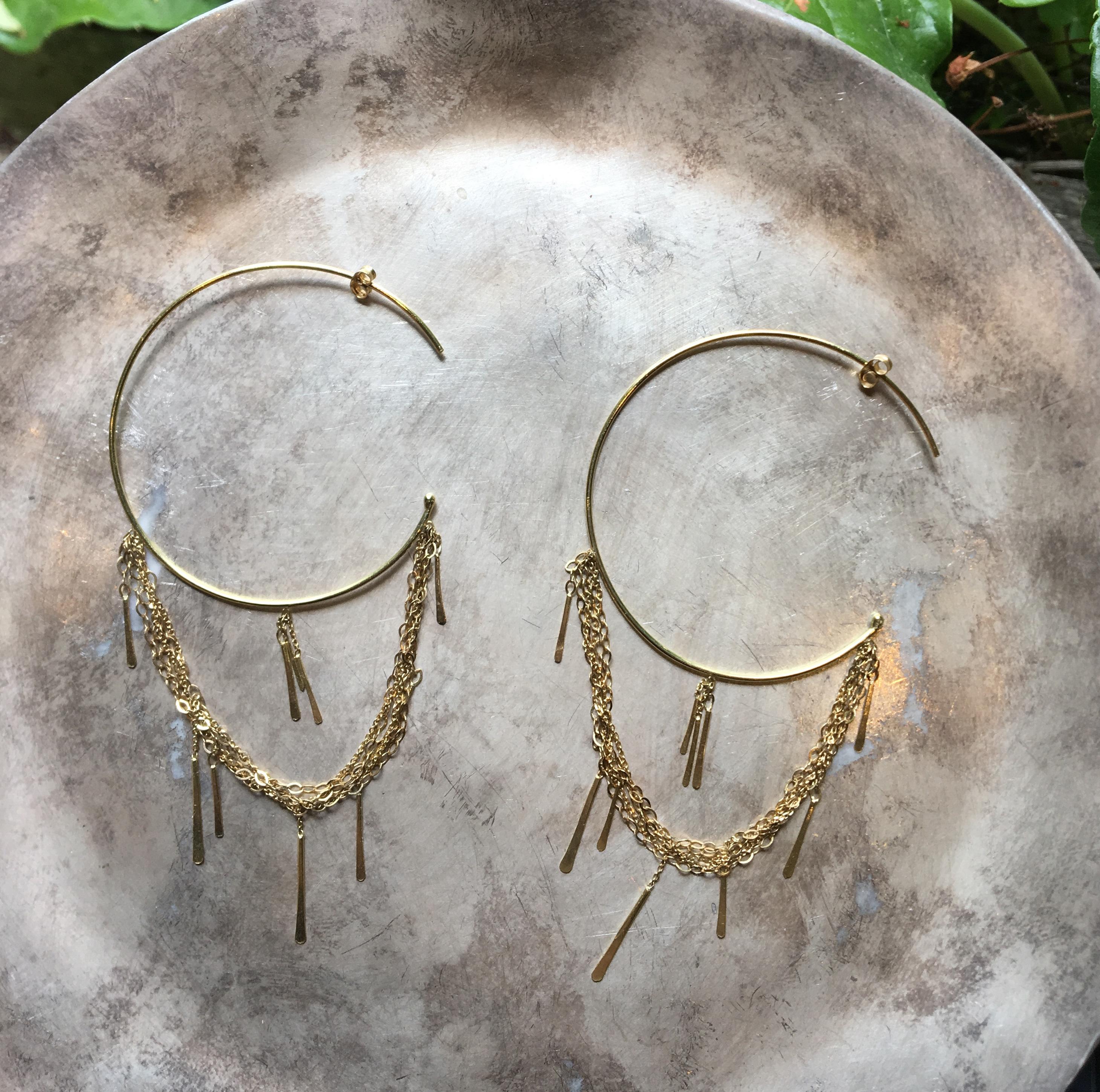Made from 18k yellow gold with a drape of layered chains with hanging bar details that twinkle in the light, these earrings are very eye-catching. The diameter of the hoops is 3.8cm and the overall length is 8cm. The chains are able to be ordered in
