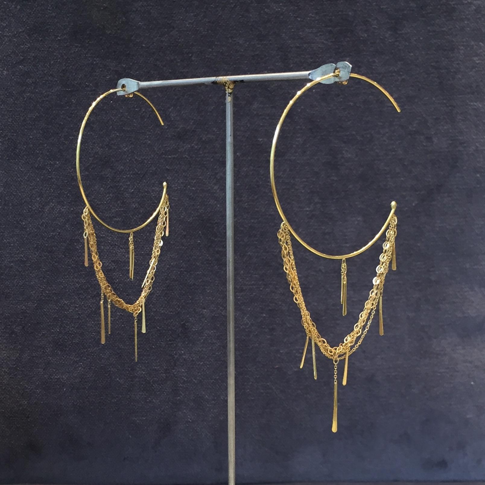 Contemporary Sweet Pea Sycamore 18k Yellow Gold Large Hoop Earrings With Layered Chains For Sale