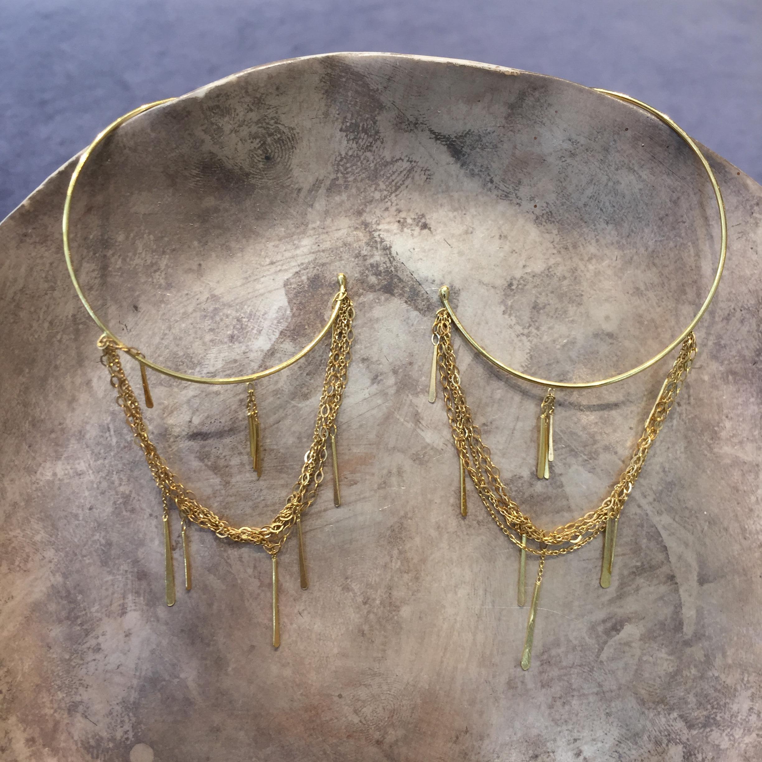 Sweet Pea Sycamore 18k Yellow Gold Large Hoop Earrings With Layered Chains In New Condition For Sale In London, GB