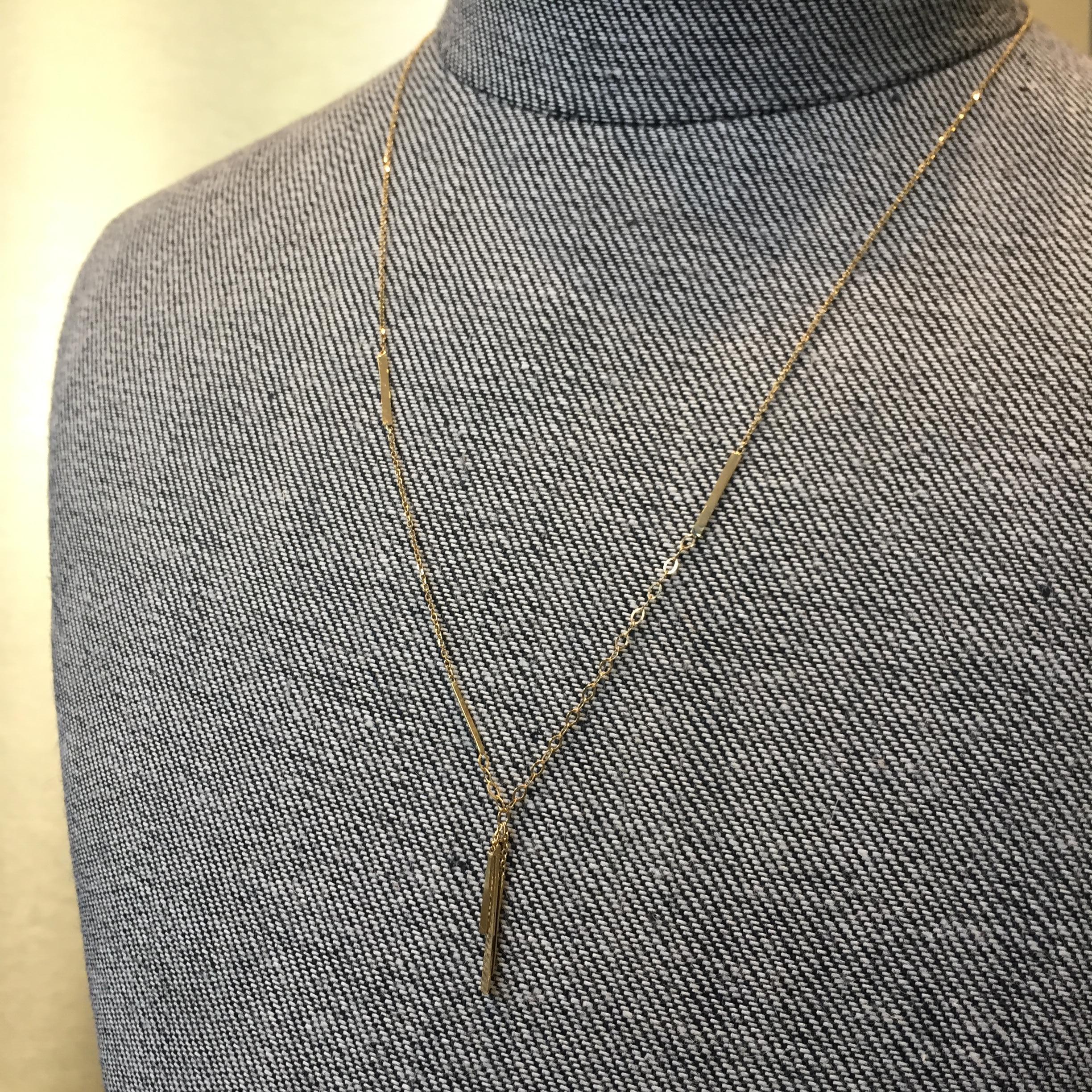 Contemporary Sweet Pea Sycamore 18k Yellow Gold Necklace With Hanging Bar Details For Sale
