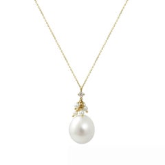 Sweet Pea White Pearl and Diamond 18K Yellow Gold Chain Necklace with Cluster