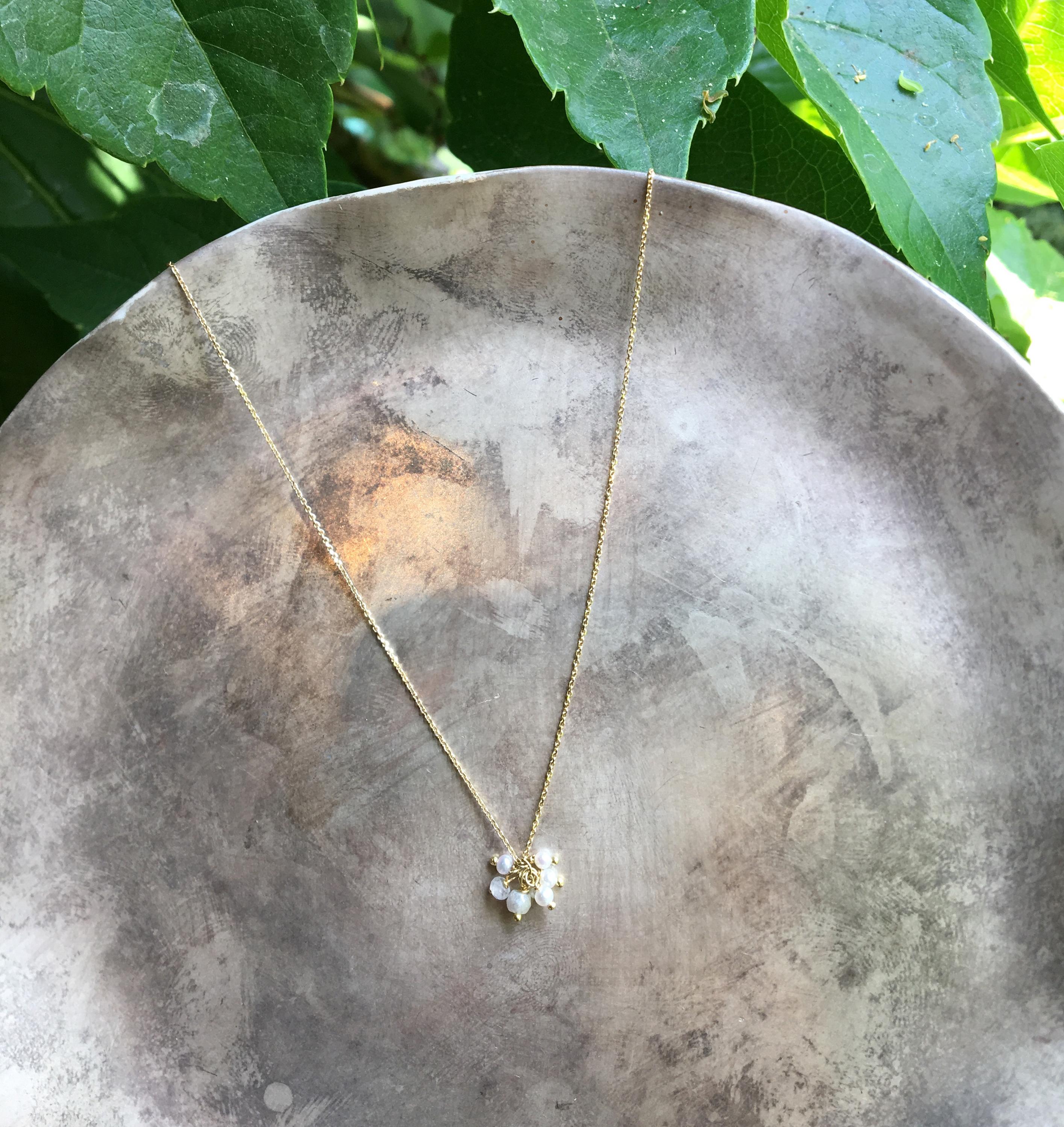 Contemporary Sweet Pea White Pearl and Moonstone 18k Yellow Gold Cluster Necklace For Sale